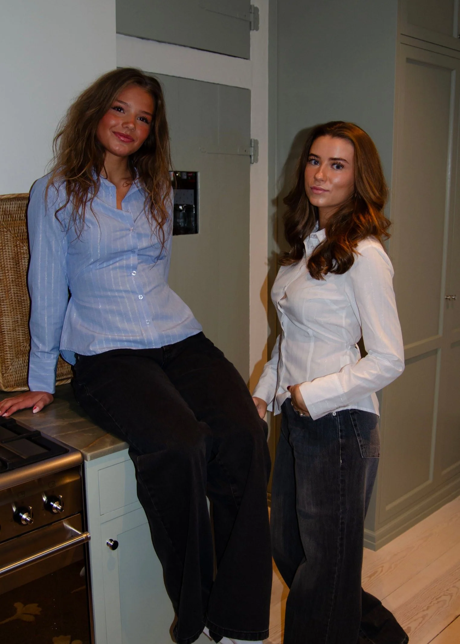 Alberte figursyet skjorte med striber - Hvid/sølv - Image 3