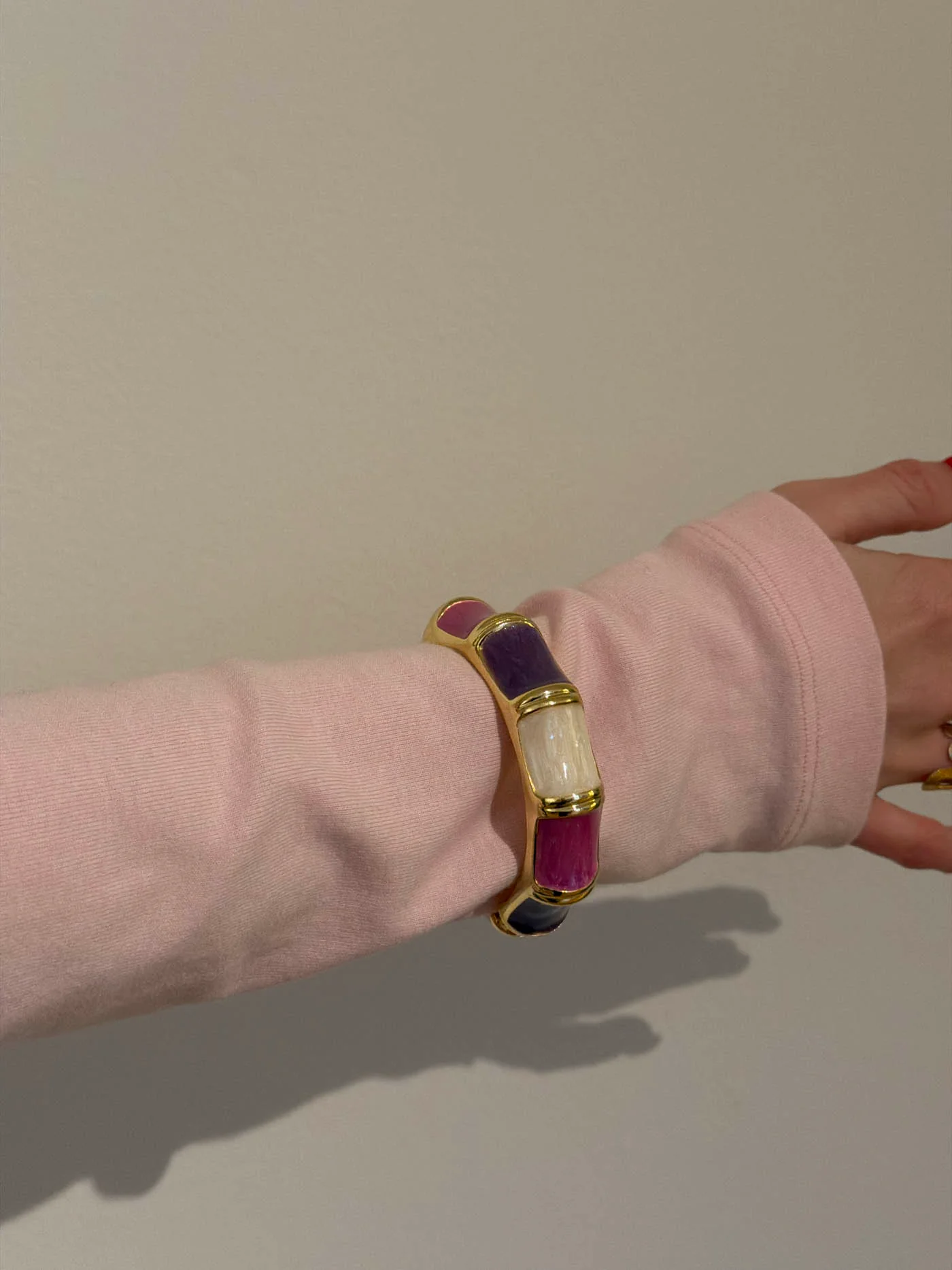 Ebony armbånd med striber - Lilla/rosa/hvid - Image 2