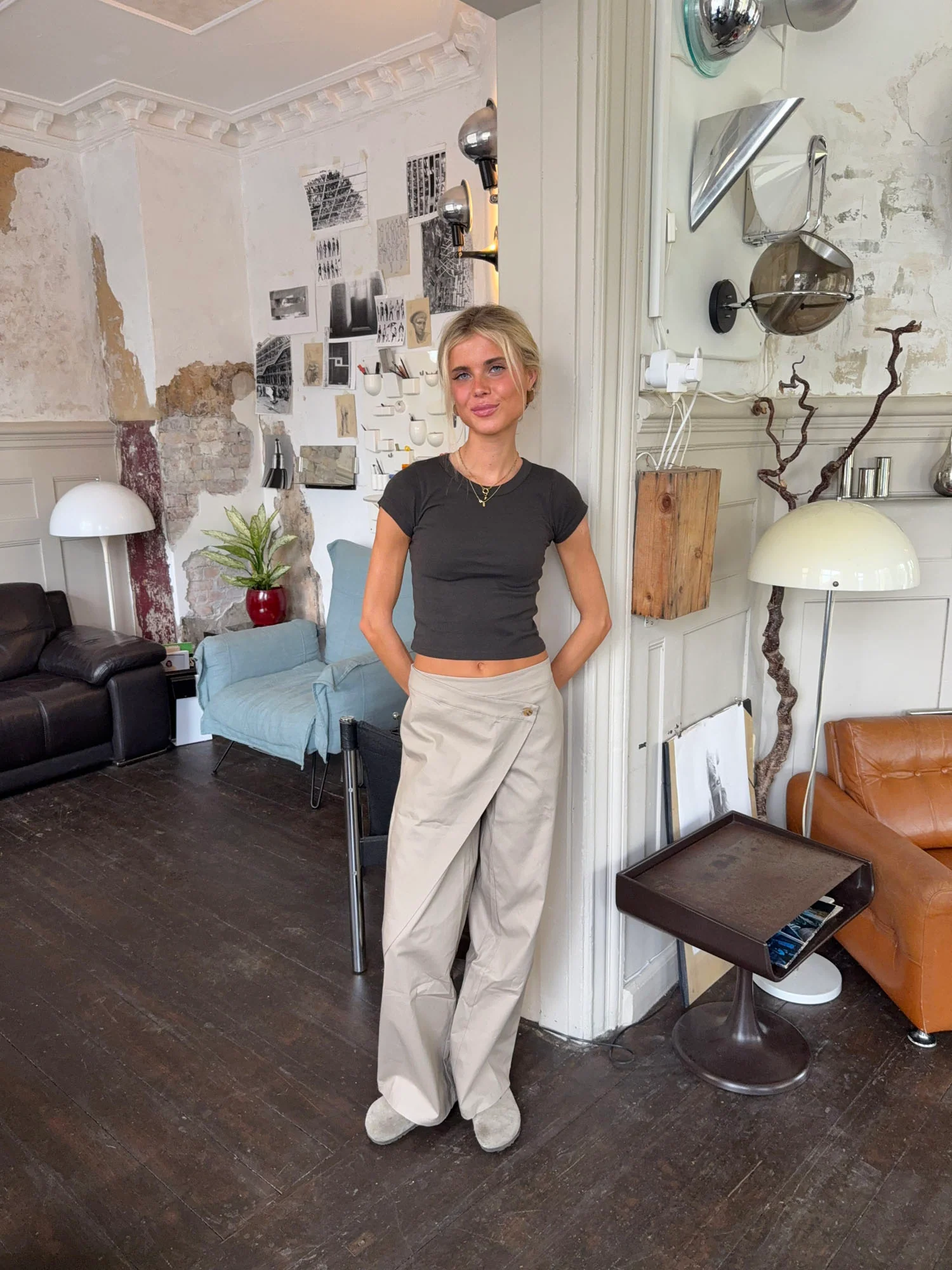 Lilyena bukser med asymmetrisk omslag - Beige - Image 4