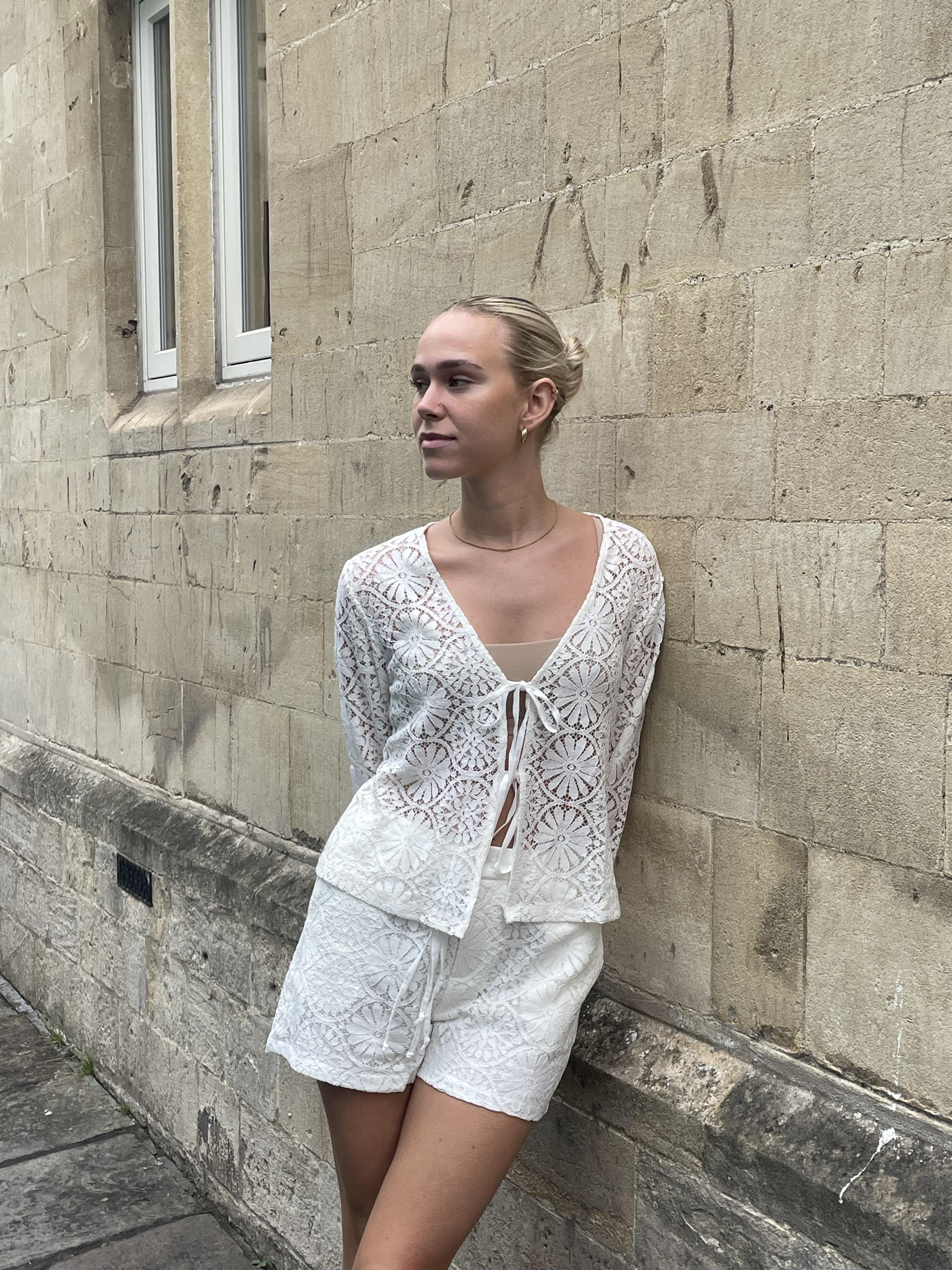 Angelina blondeshorts - Image 6