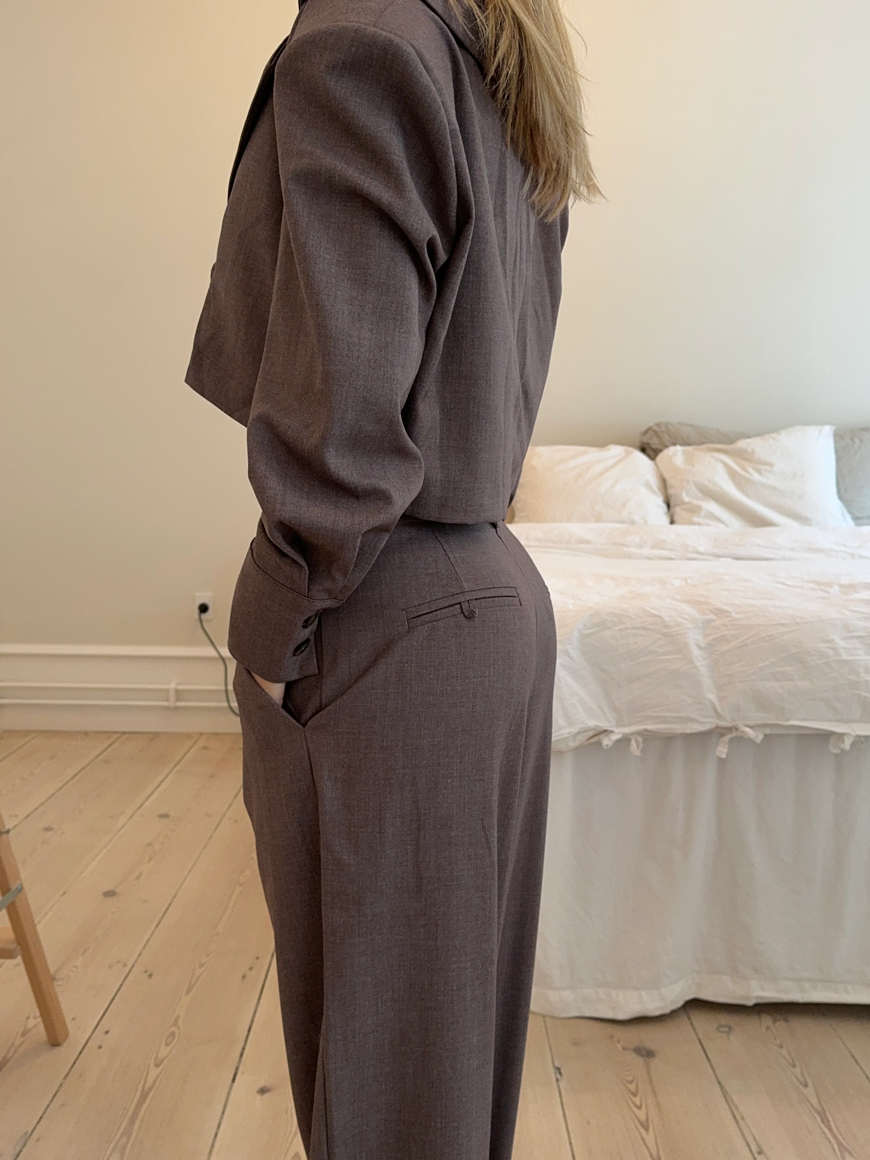 Katrine suitbukser med detaljer - Brun melange - Image 13