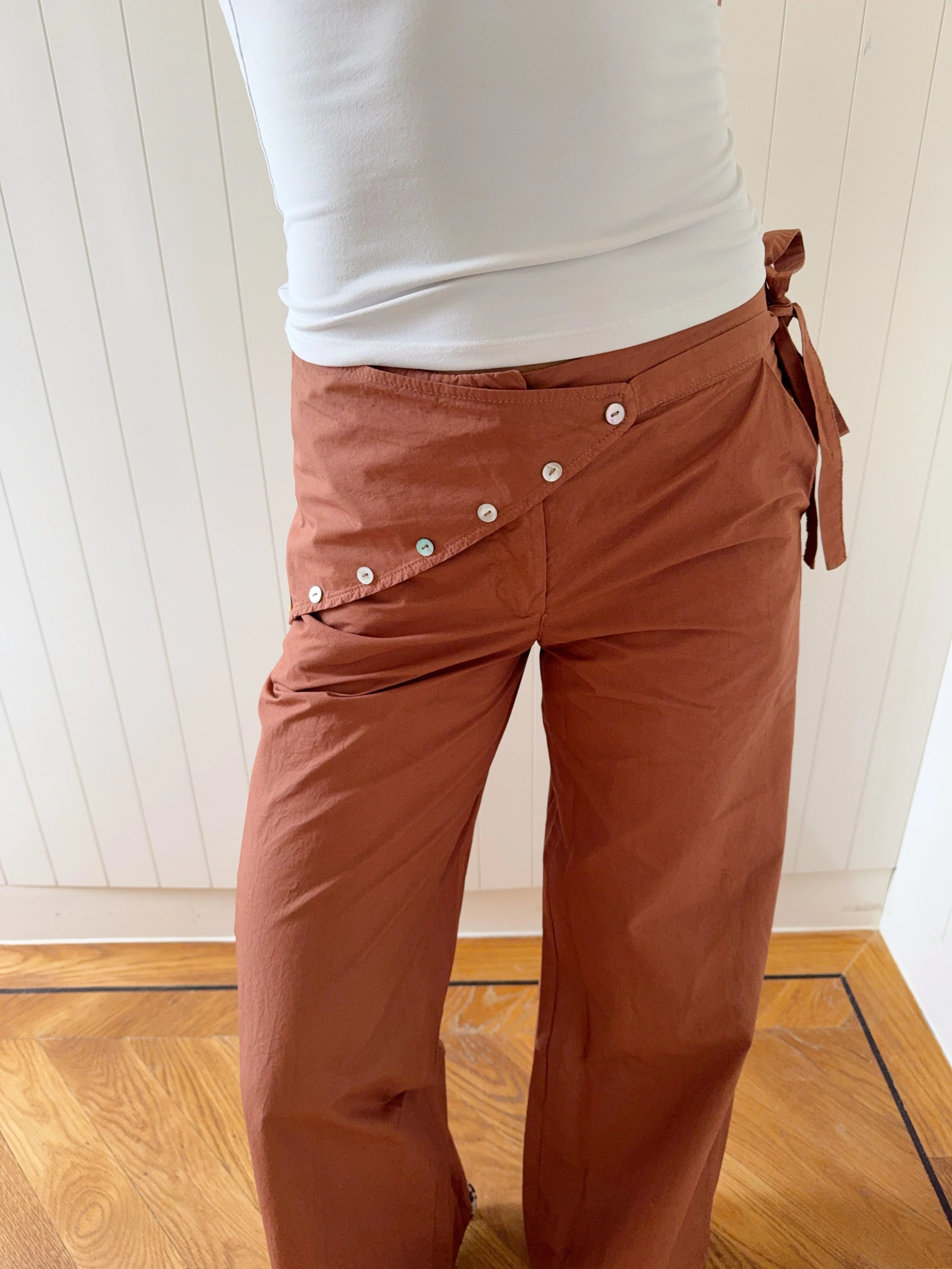 Scandivv bukser med detaljer - Rust - Image 10