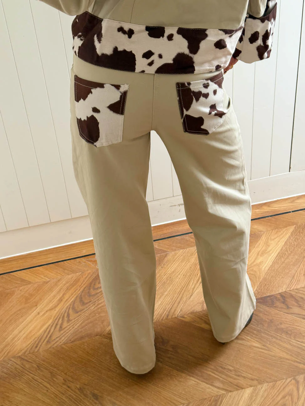 Scandivv jeans med koprint - Beige - Image 11