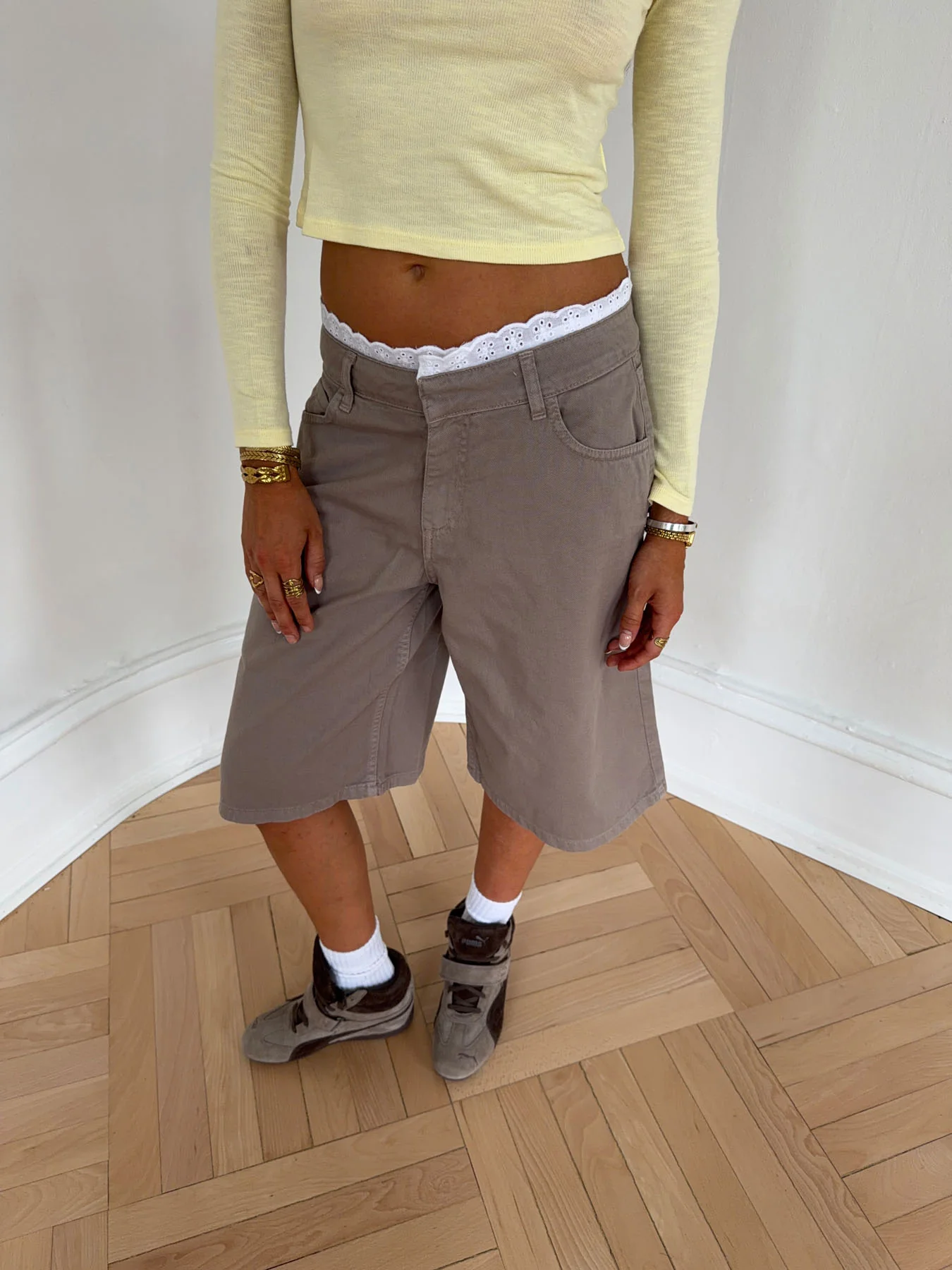Teha bermudashorts med blonder - Beige/hvid - Image 10