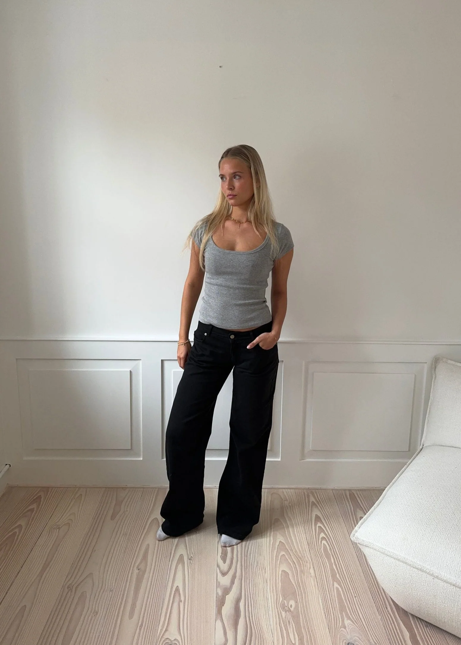 Tuva lavtaljede jeans - Sort - Image 6