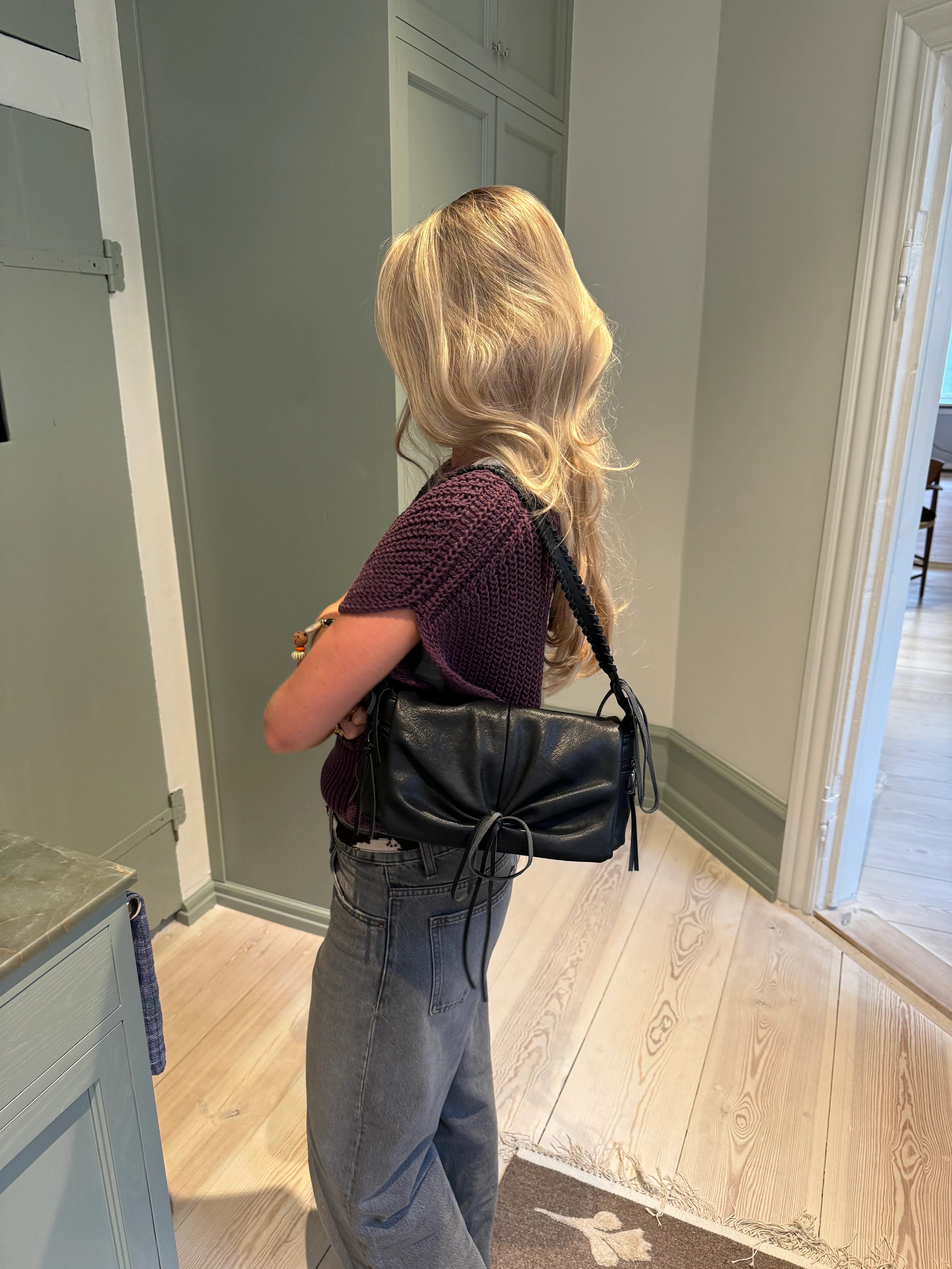 Out and about taske - Sort - Image 5