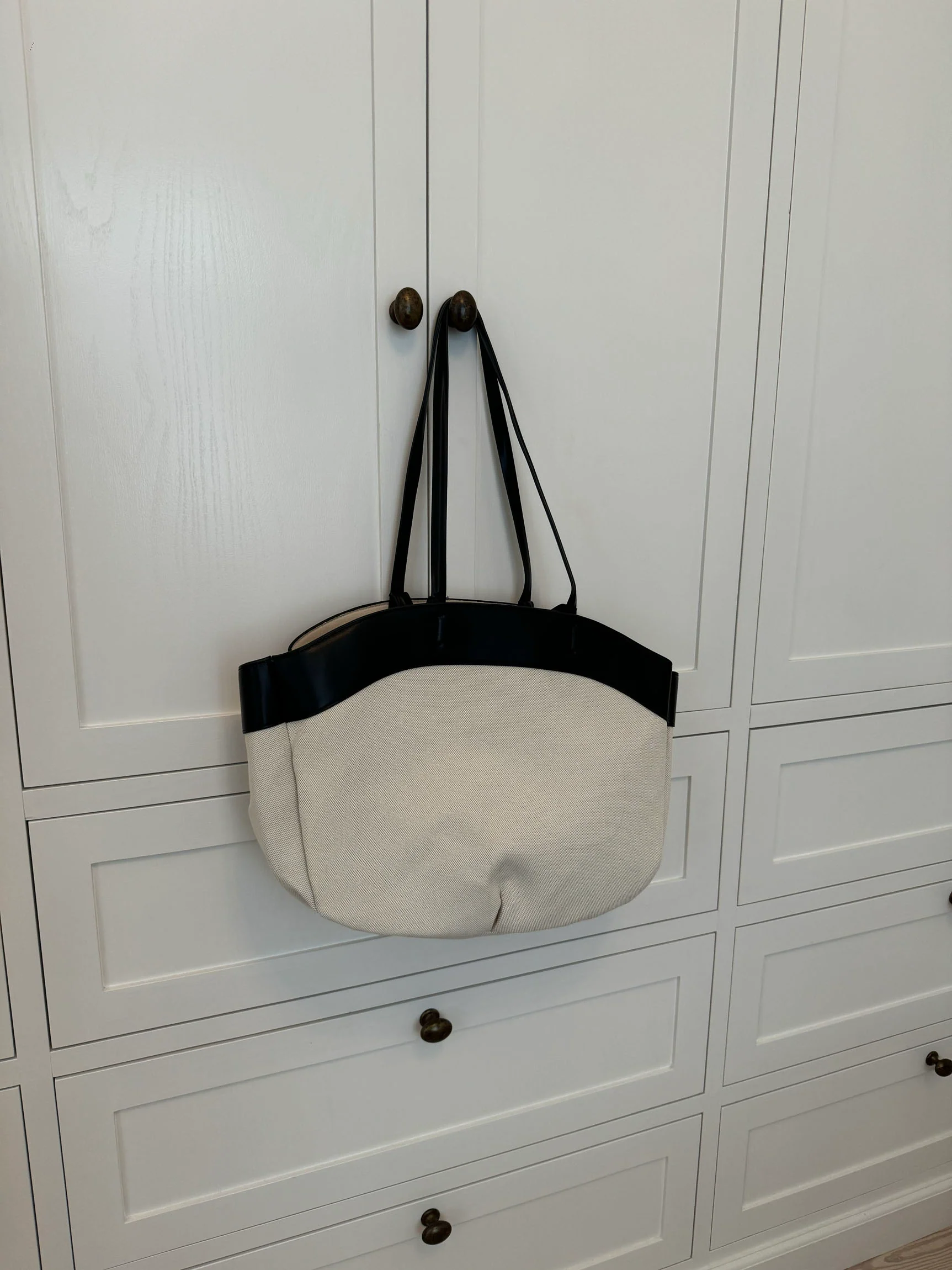Dehli skuldertaske - Off white/sort - Image 4