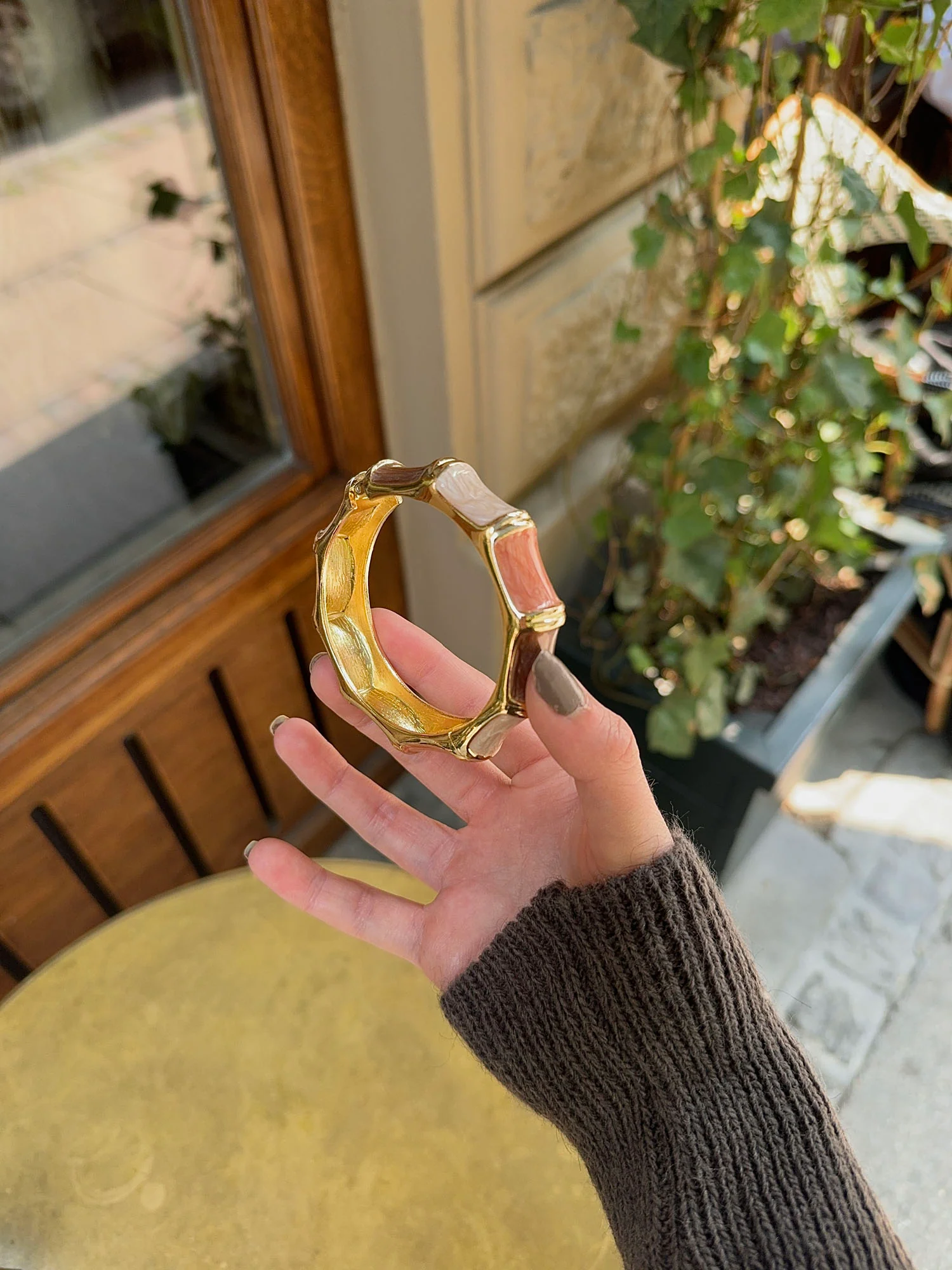 Ebony armbĂĄnd med striber - Koral/brun/guld/off white - Image 2