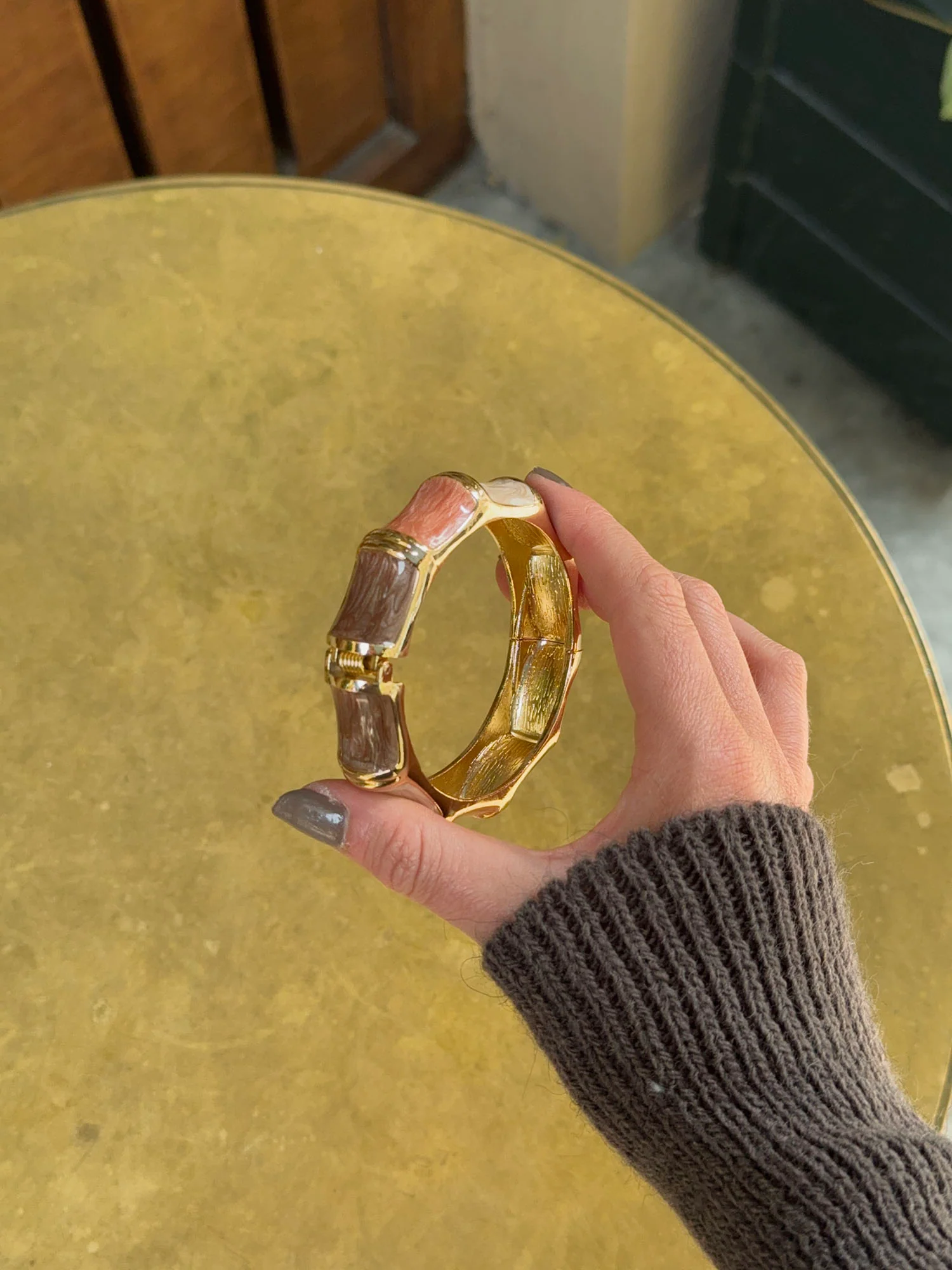 Ebony armbĂĄnd med striber - Koral/brun/guld/off white - Image 5