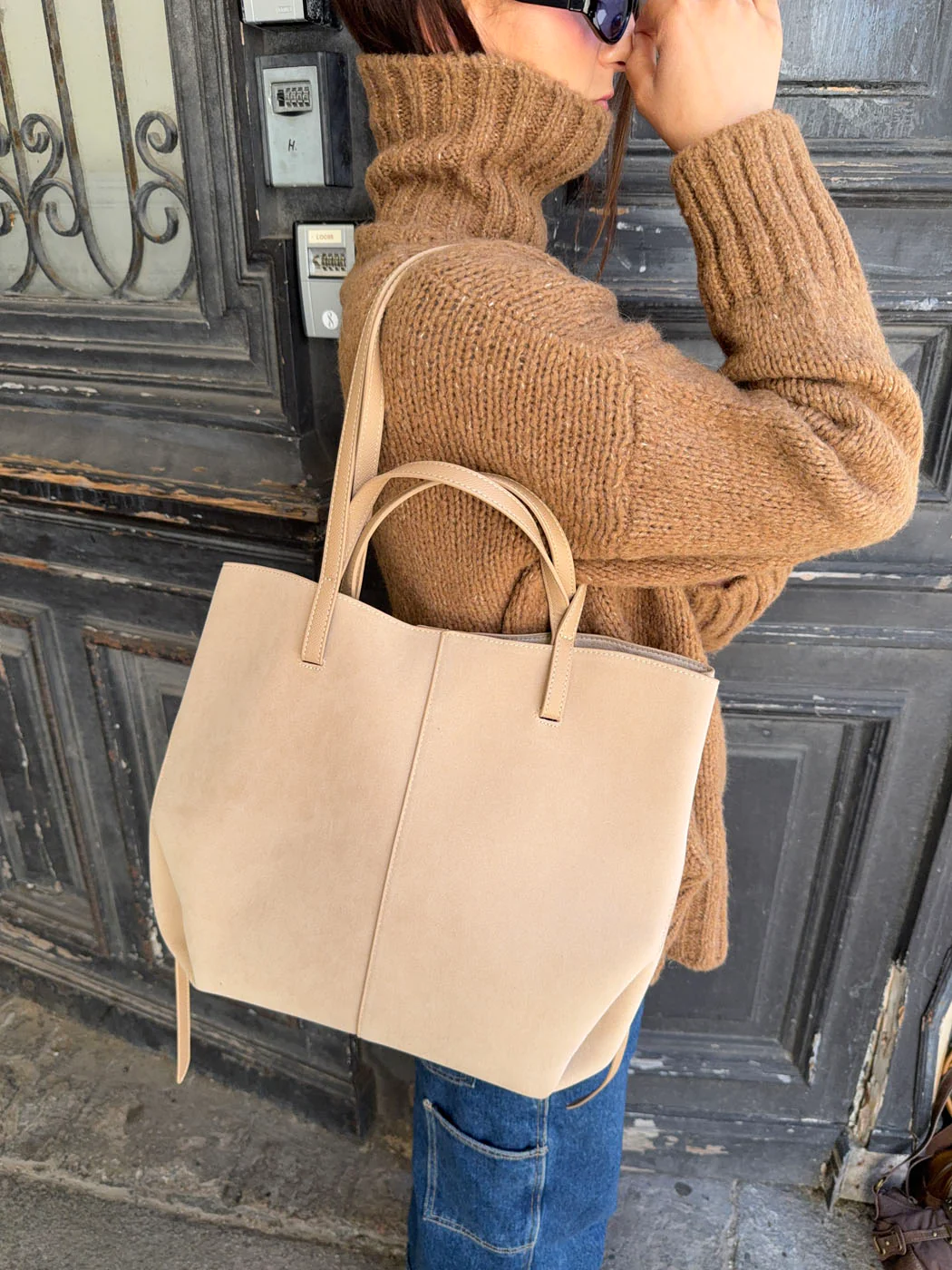 Bergen skuldertaske i ruskind - Lys Beige - Image 2