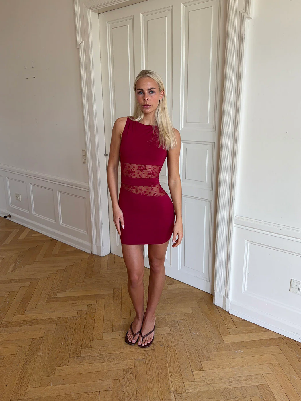 Ellatia kjole med blonder - Rød - Image 6