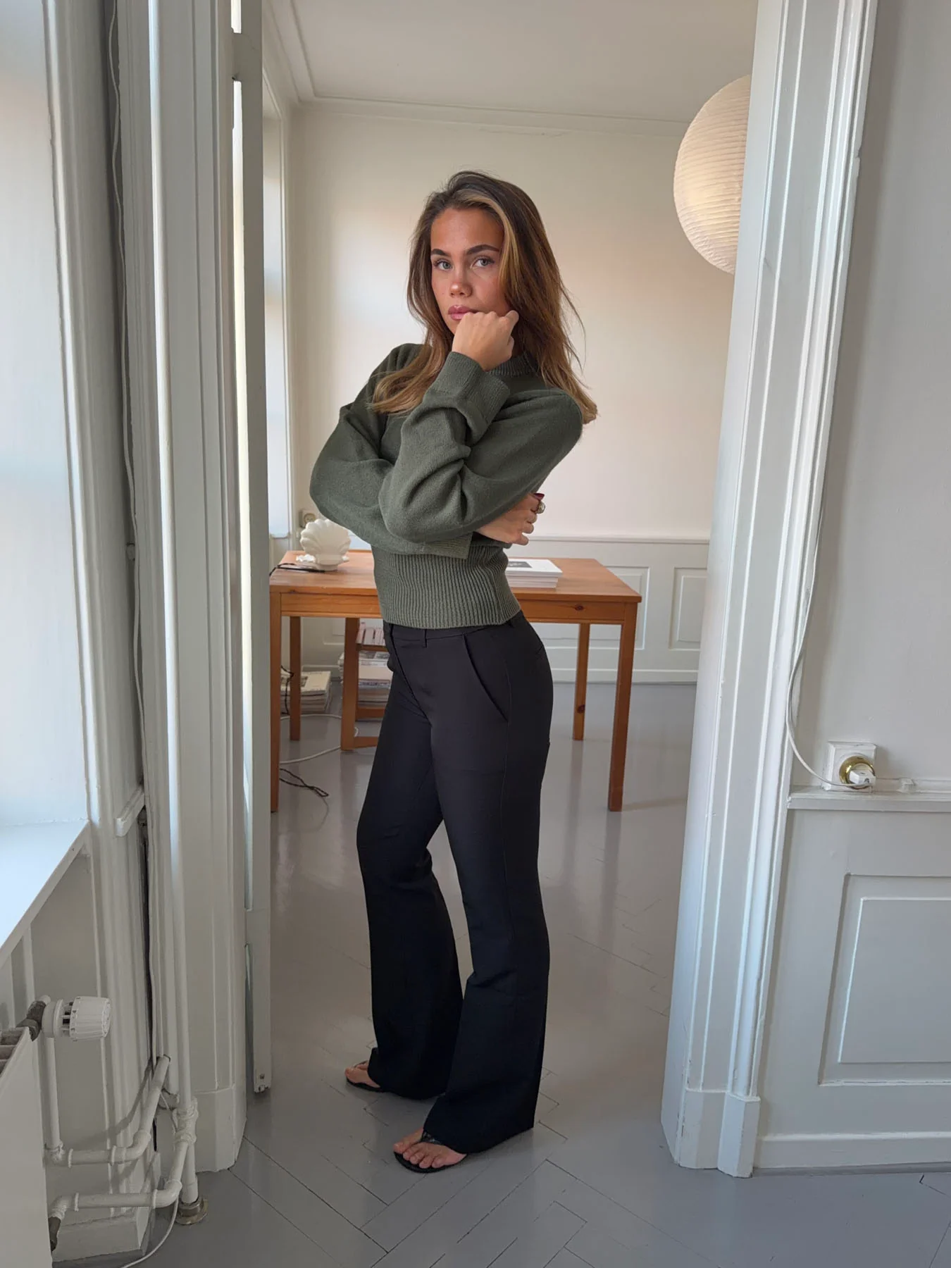 Flare bukser med lommer - Sort - Image 14