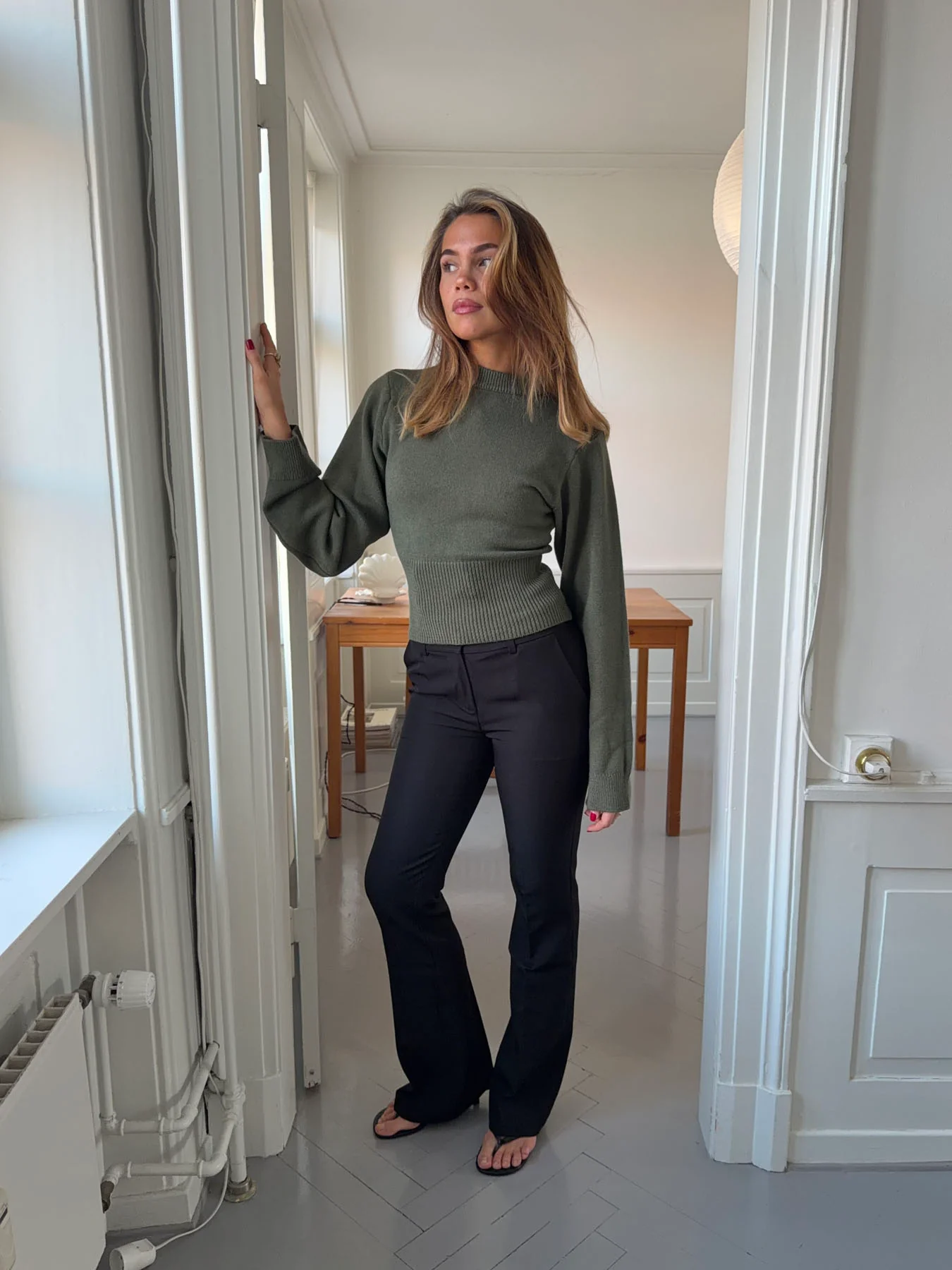 Flare bukser med lommer - Sort - Image 6
