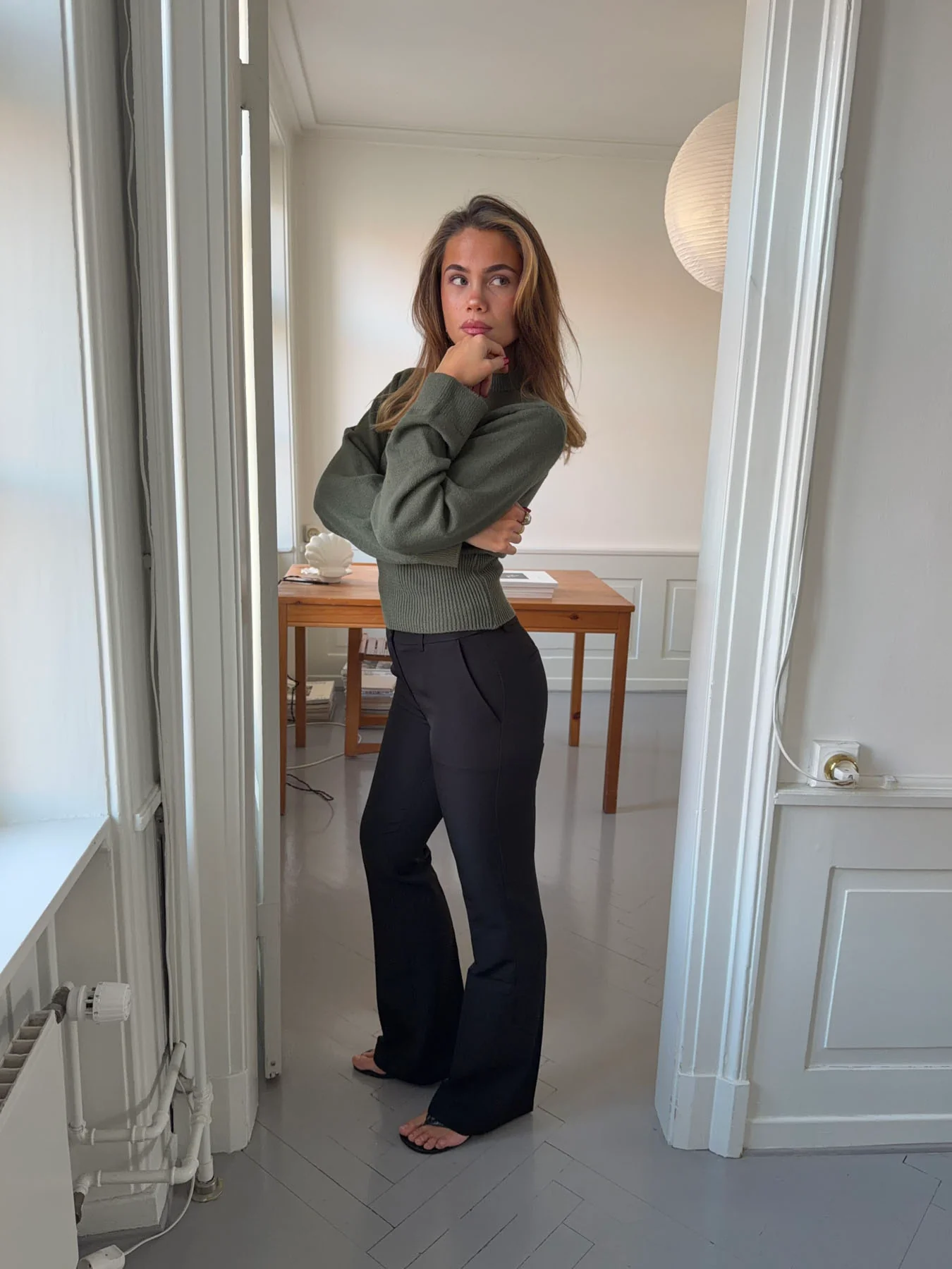 Flare bukser med lommer - Sort - Image 7