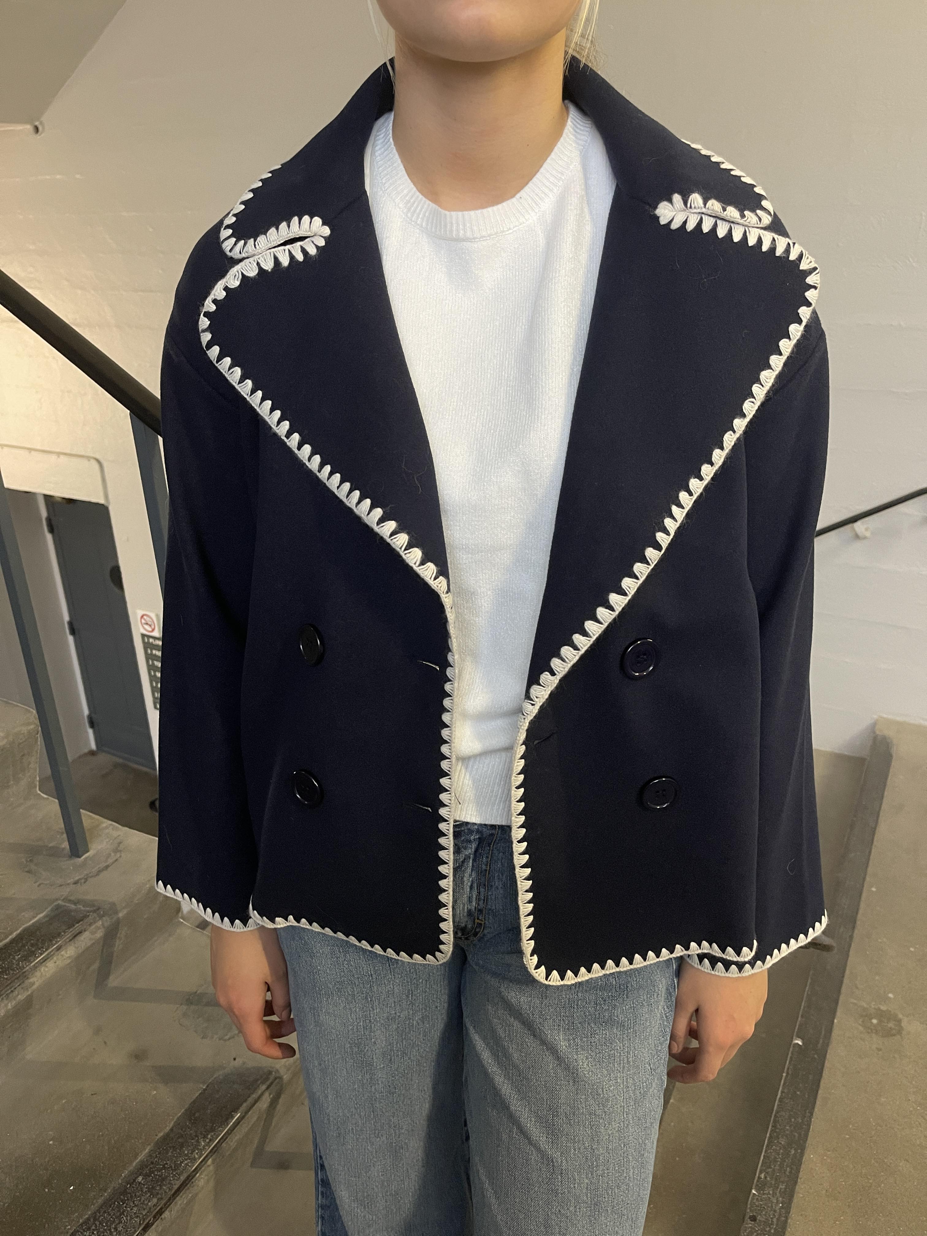 Adele jakke med stitchings - Navy - Image 6
