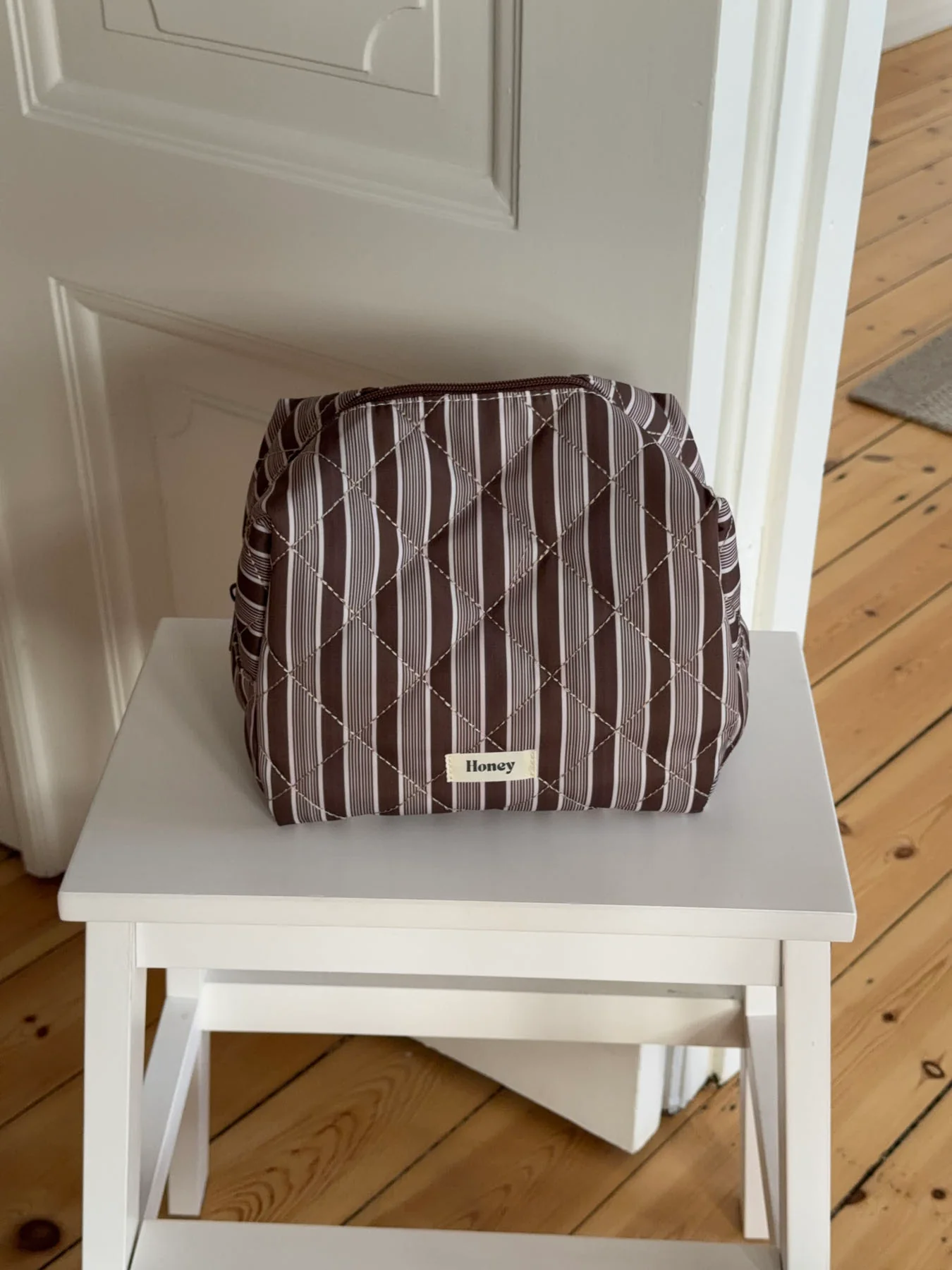 Honey stor toilettaske med striber - Brun/hvid - Image 3