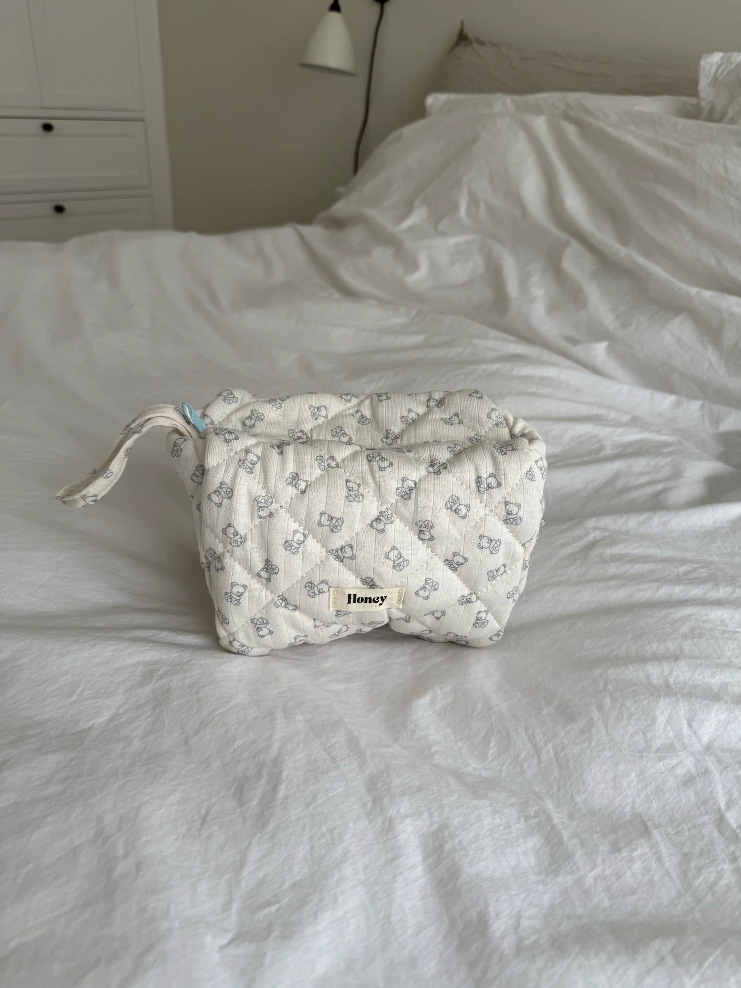Honey lille toilettaske - Off white med bamser - Image 10
