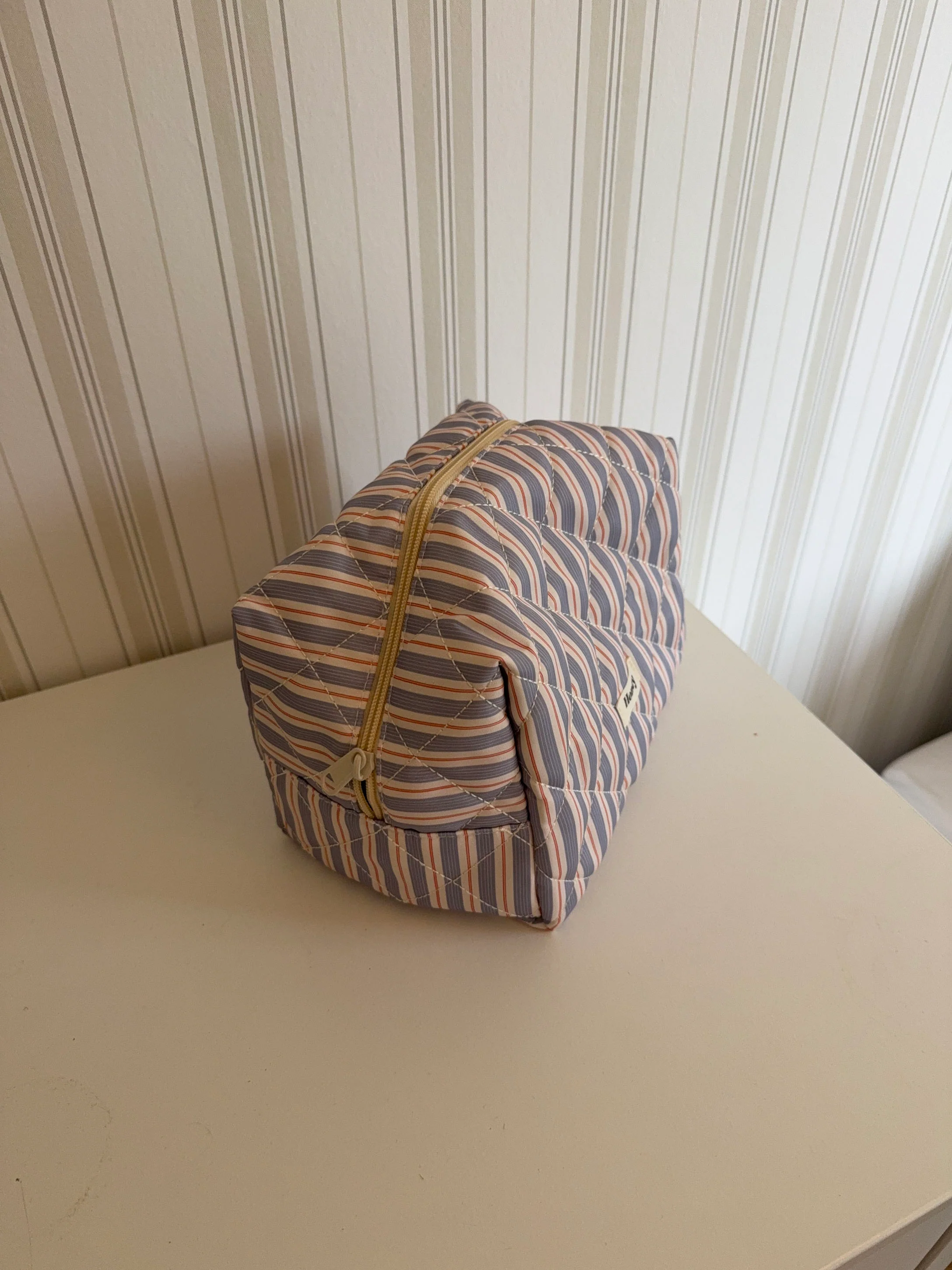 Honey stor toilettaske - Blå med striber i hvid/rød - Image 4