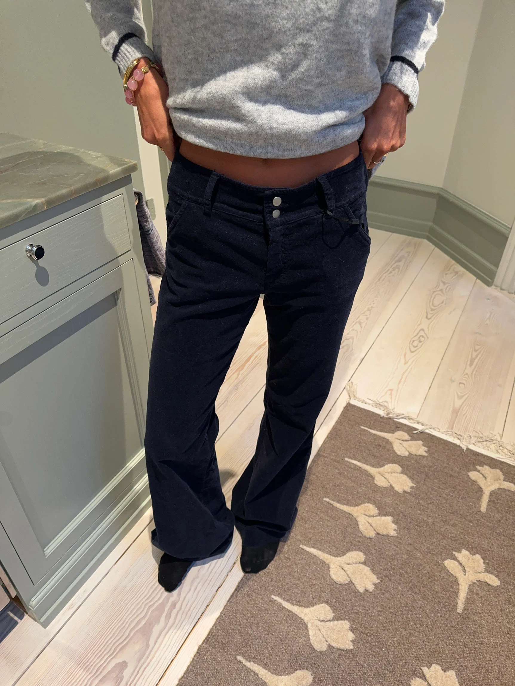 Karla fløjlsbukser - Navy - Image 2