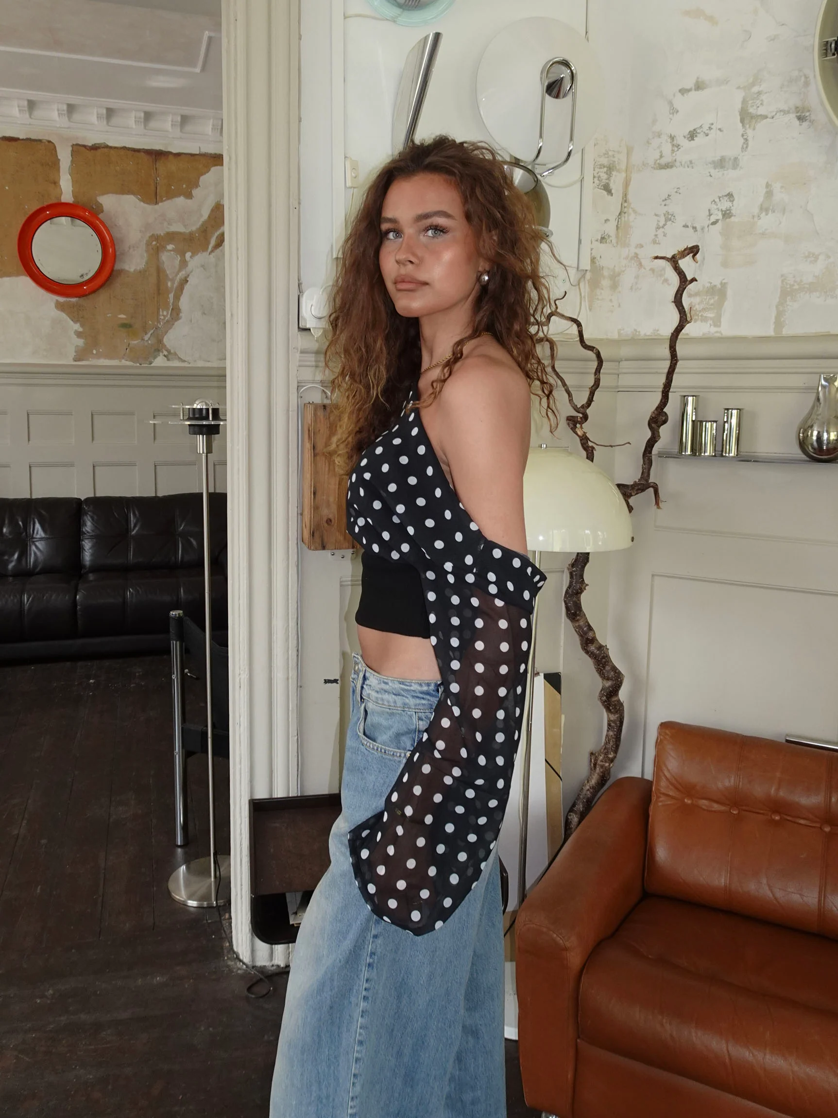 Kimmie langærmet bluse med polkaprikker - Sort/hvid - Image 8