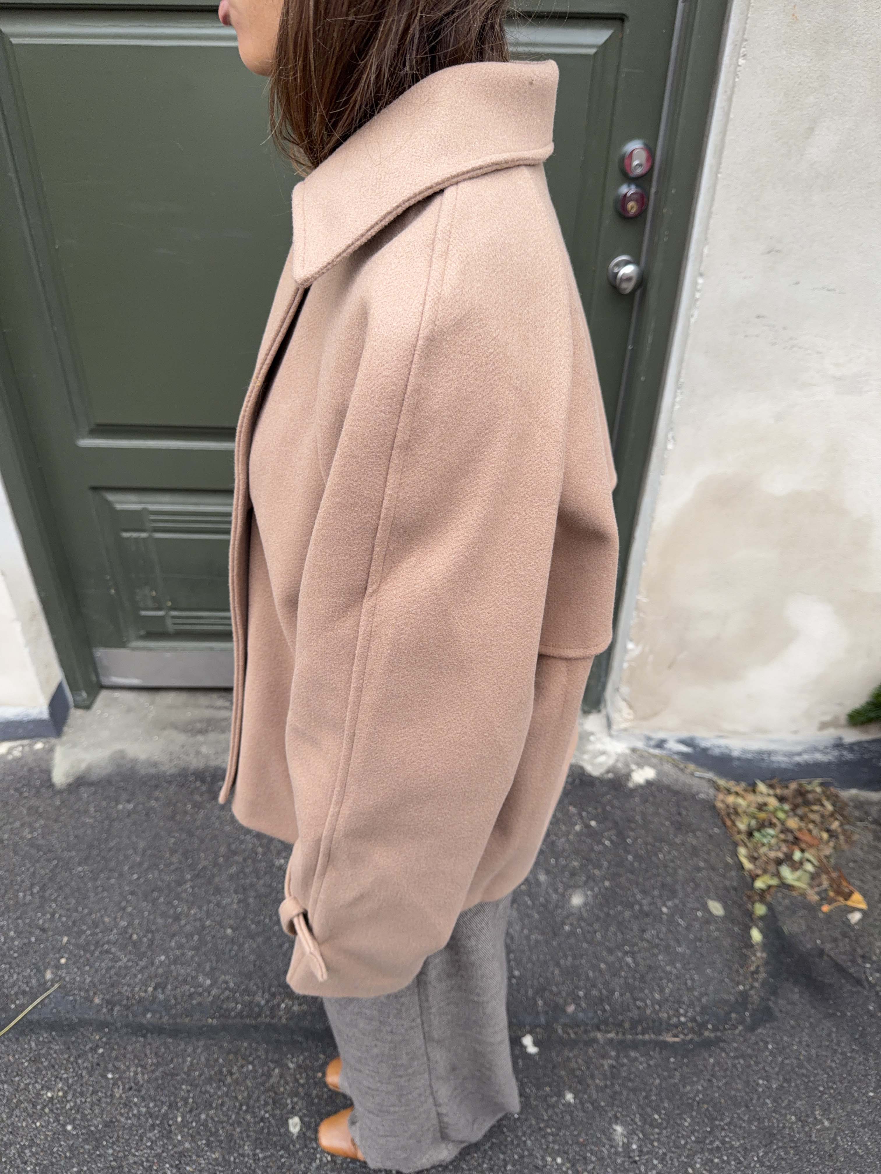 Patricia kort trenchcoat - Beige - Image 9