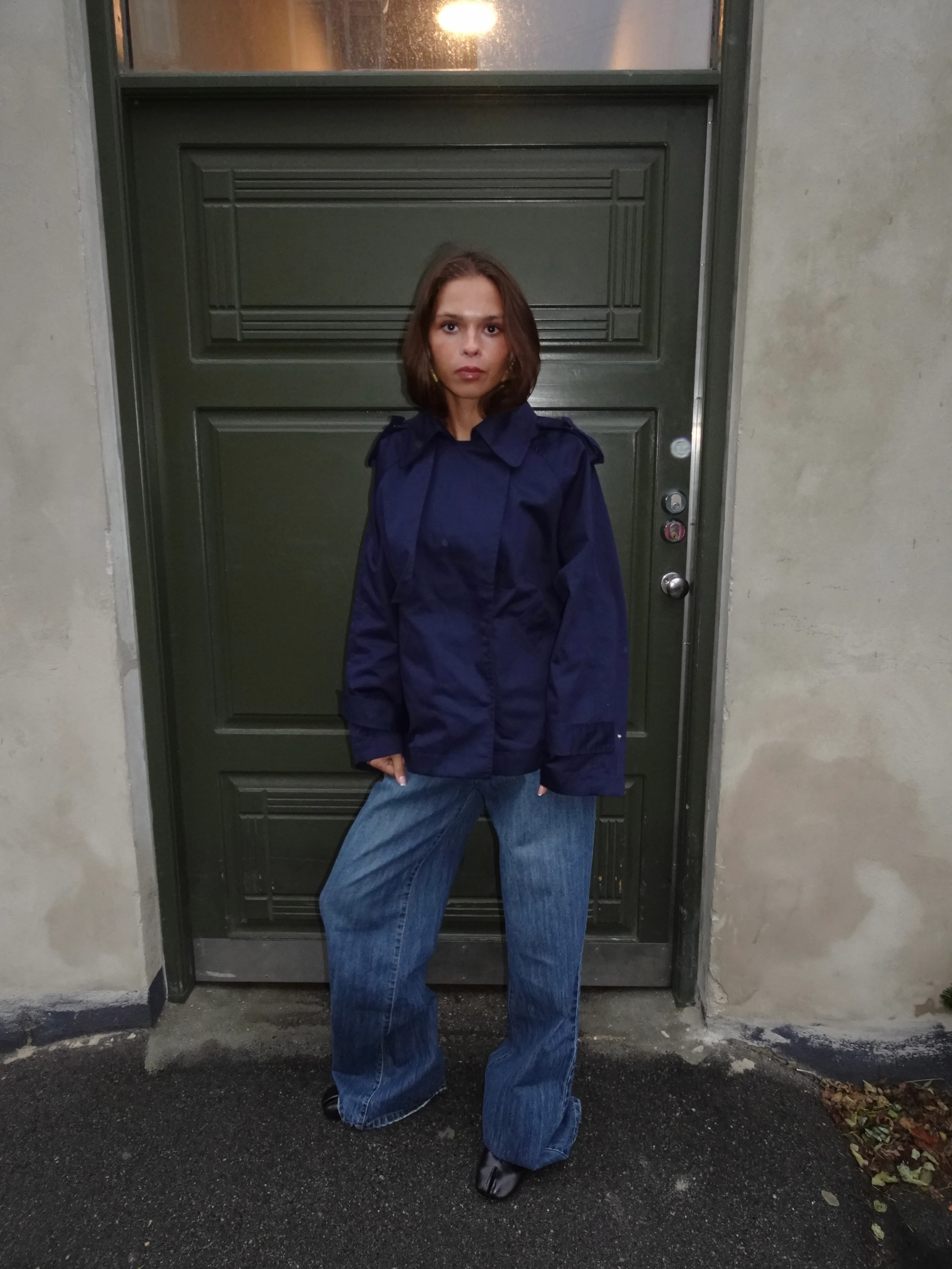 Tenny kort trenchcoat - Navy - Image 7