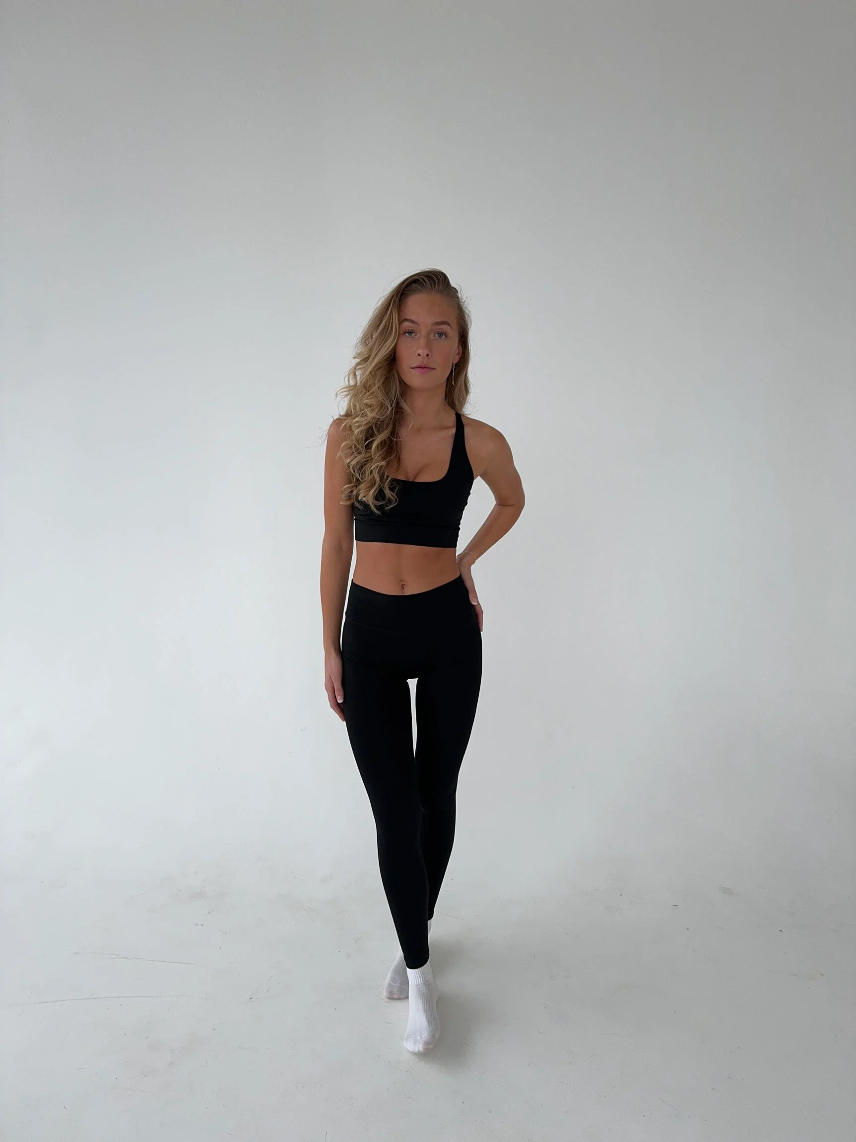 Essential leggings - Jet Black - Image 12