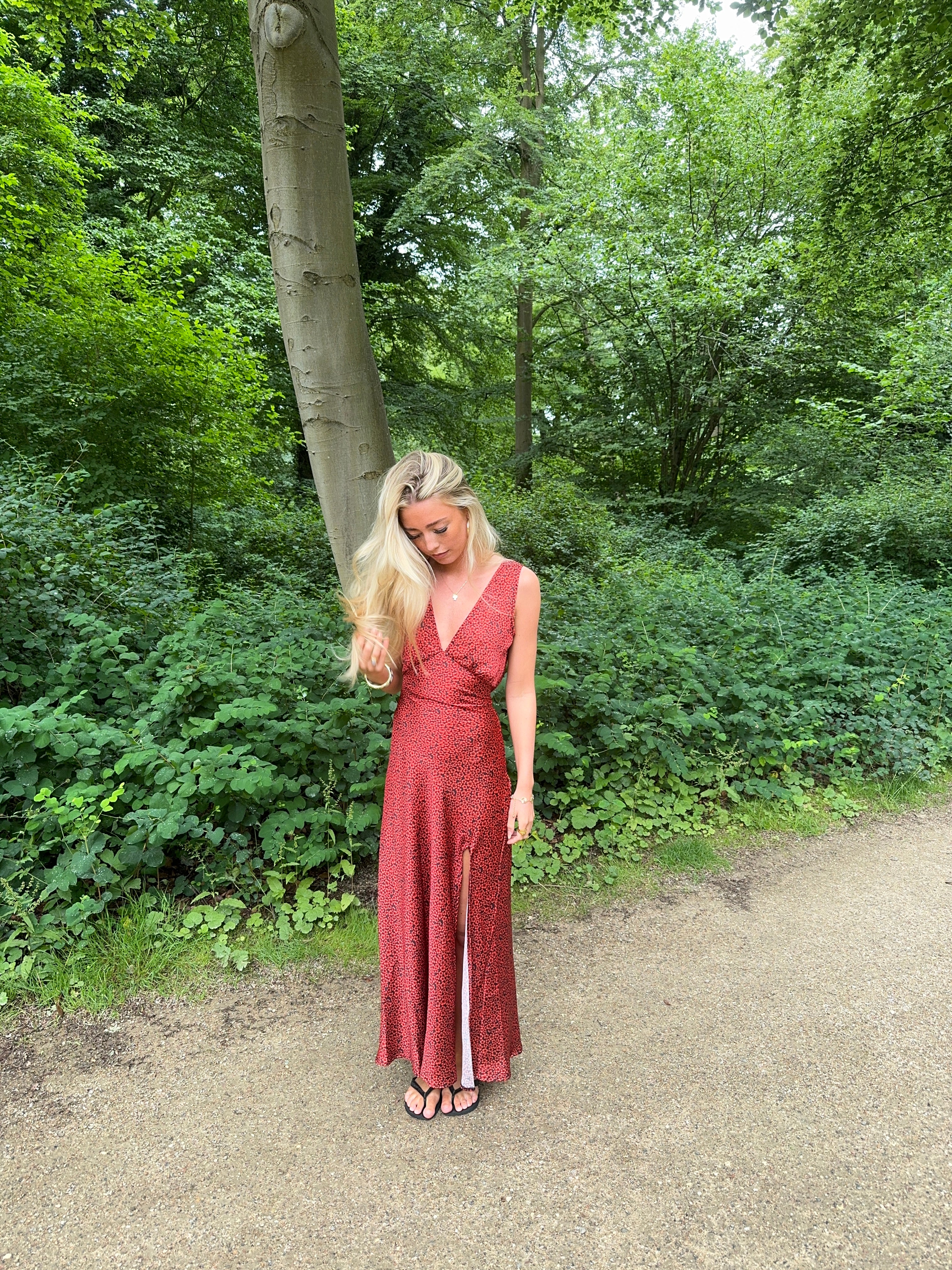 Marielle kjole med blomster - Sort/rød - Image 3