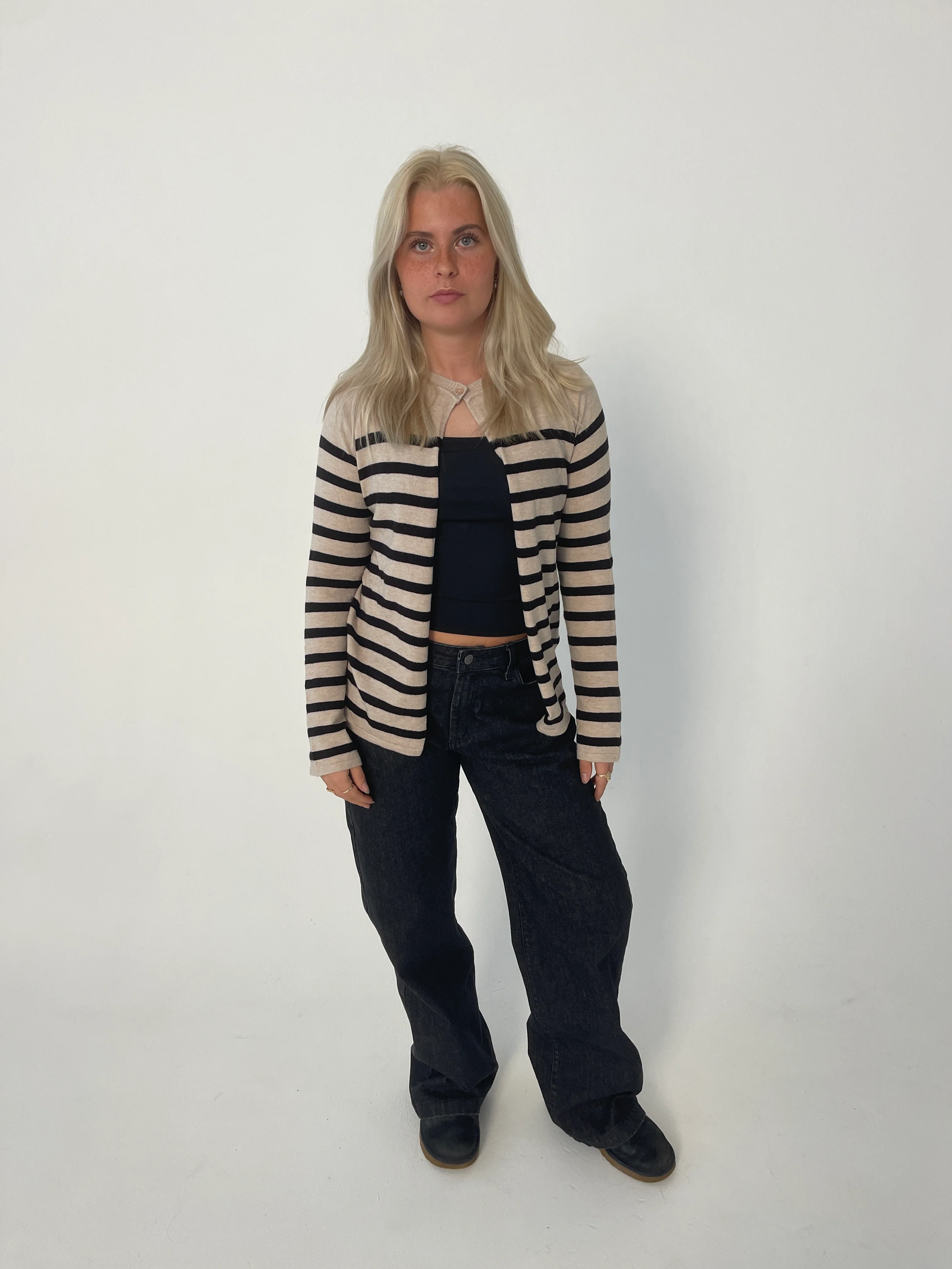 Nuna lavtaljede jeans - Sort - Image 2