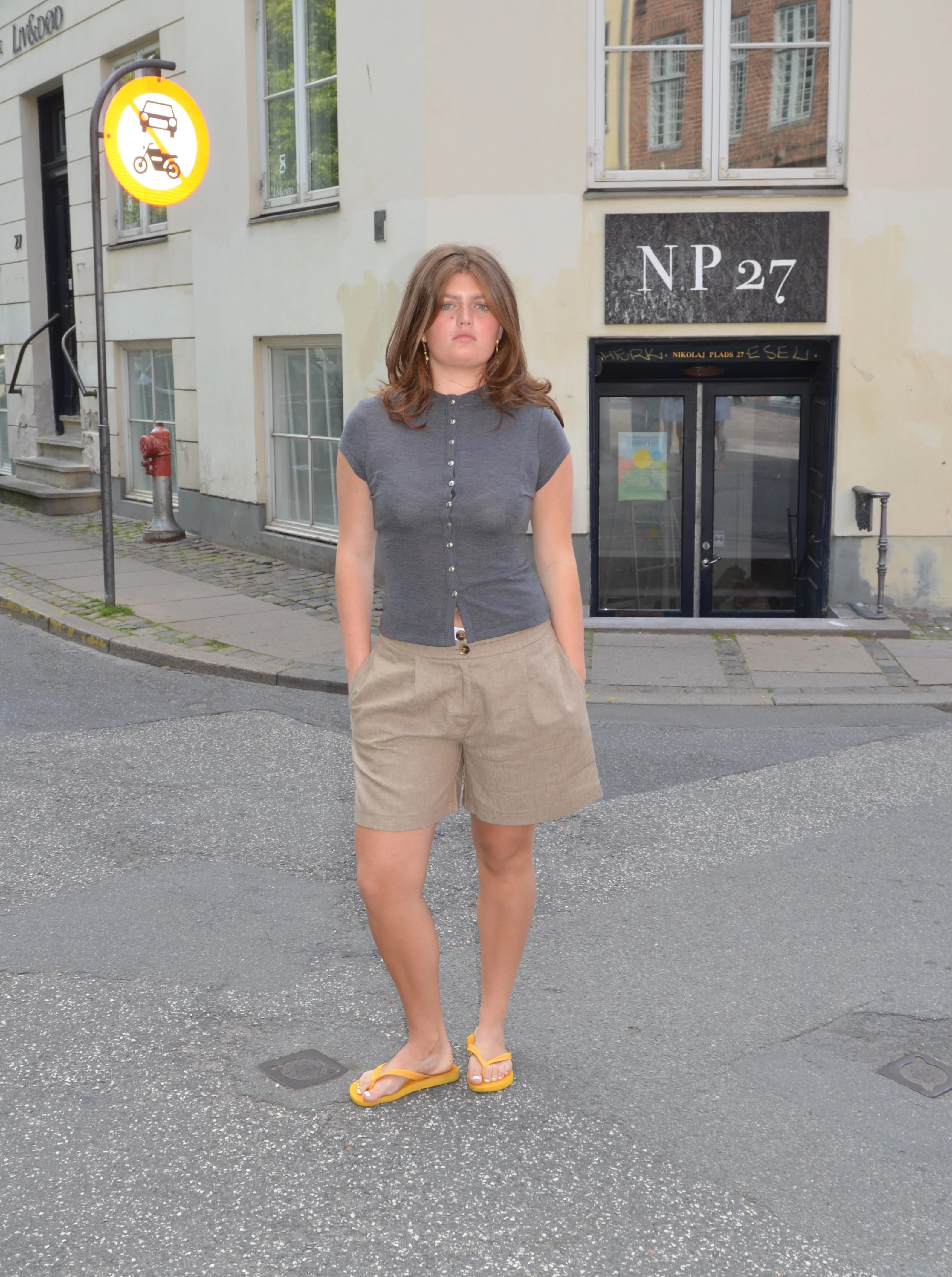 Amaia bermudashorts med hvidt bĂĄnd - Beige - Image 3