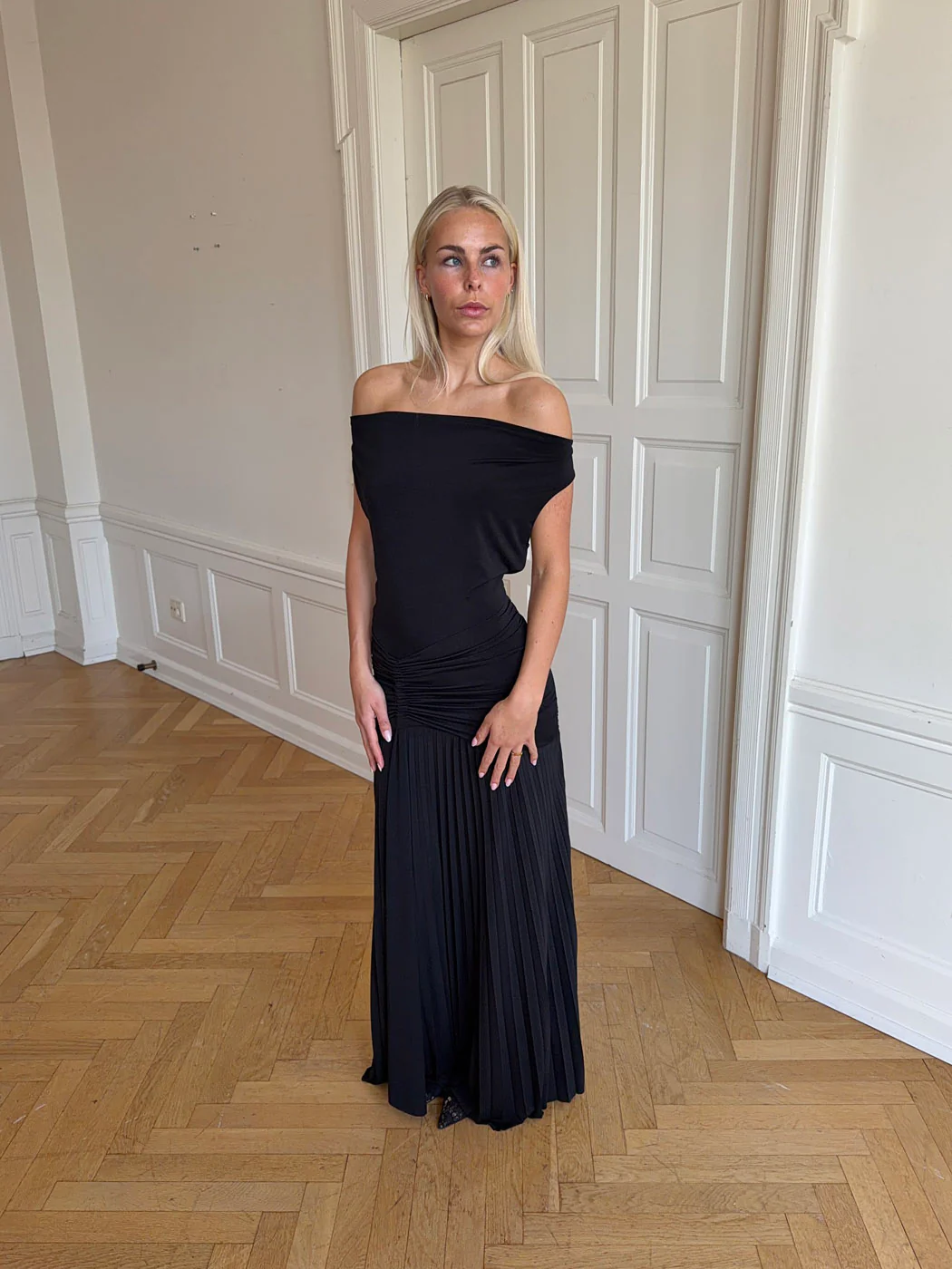Sofia off shoulder kjole - Sort - Image 5