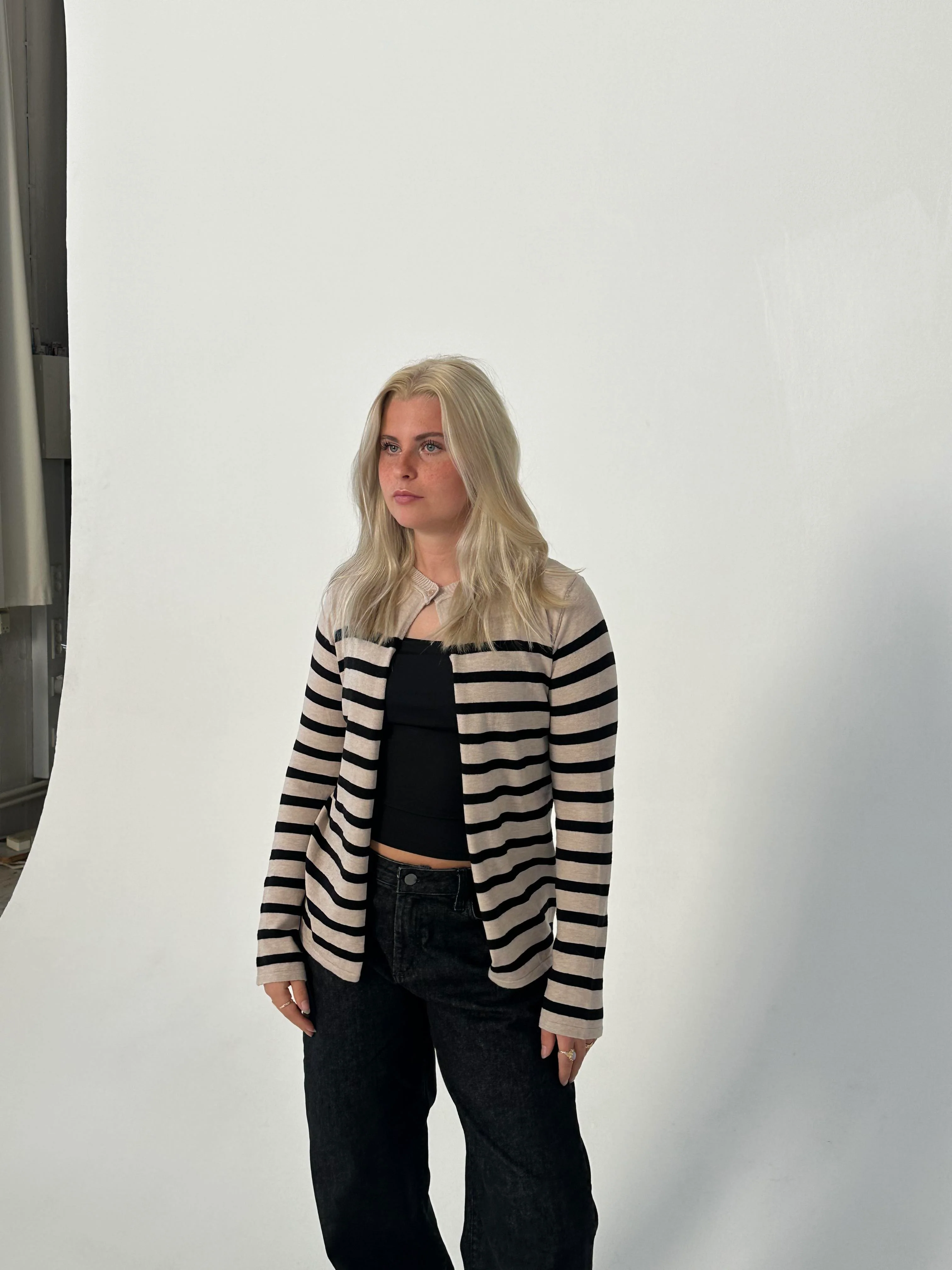 Xenia cardigan med striber - Beige/sort - Image 16