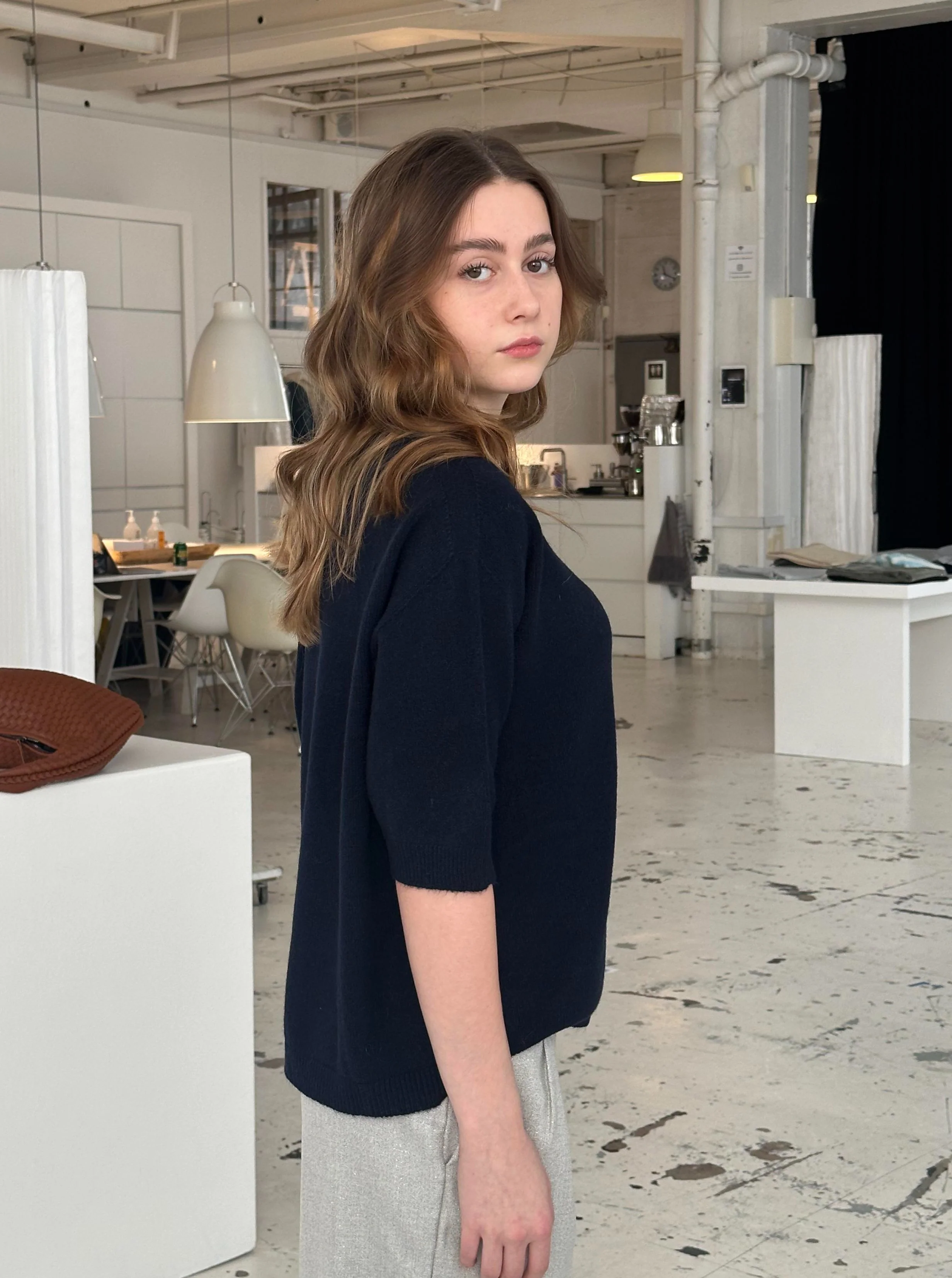 Arabella strikket t-shirt - Navy - Image 7