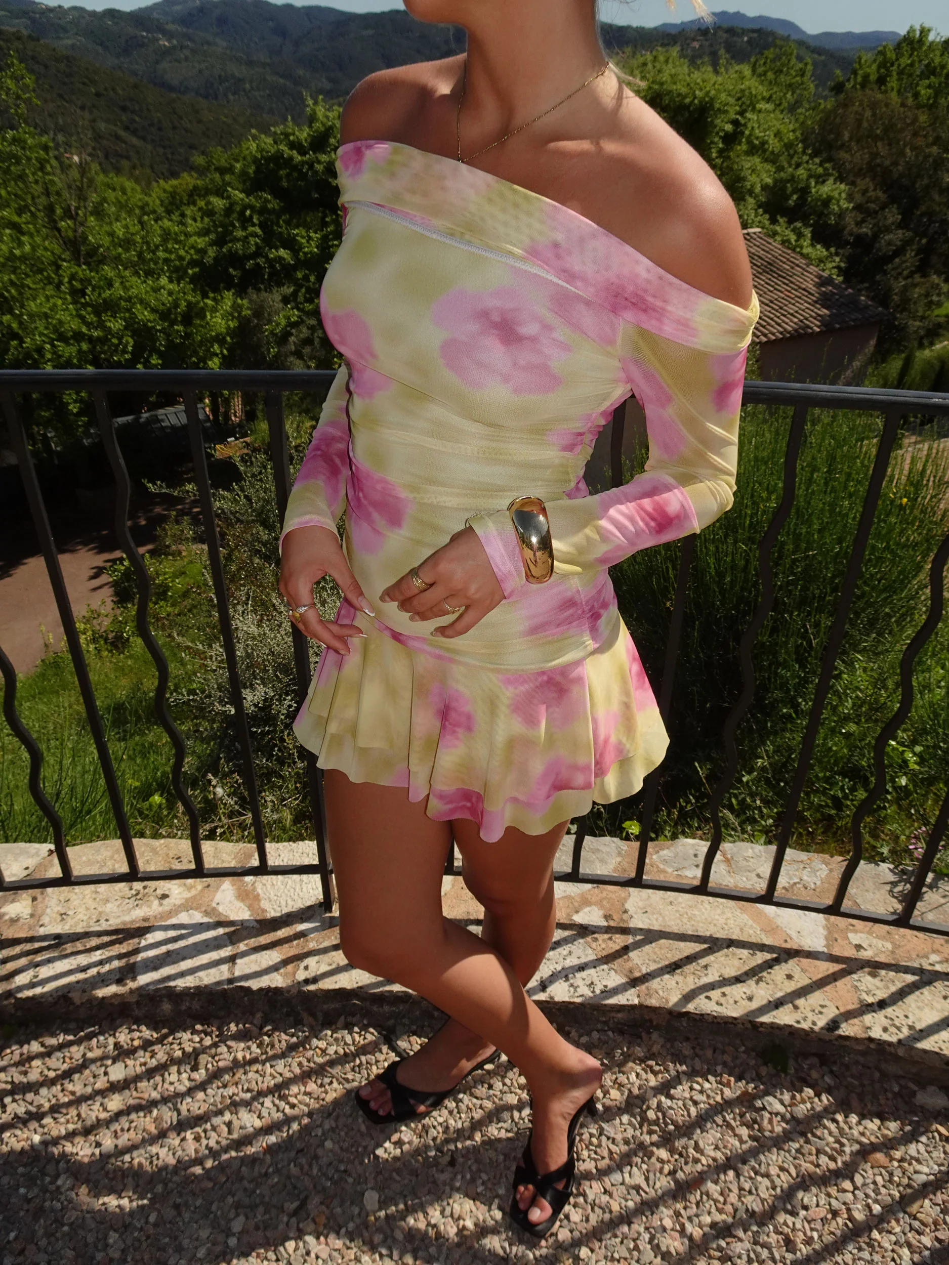 Chila off shoulder kjole med blomster - Gul/lyserød - Image 2
