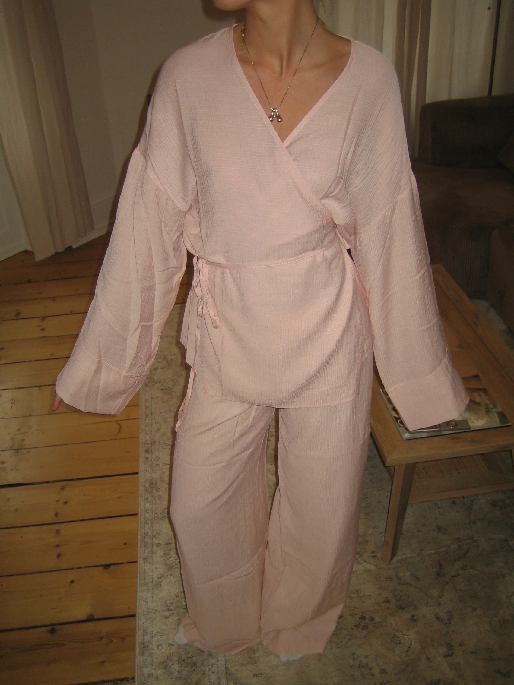 Rikki bluse med bindebĂĄnd - Lys rosa - Image 2