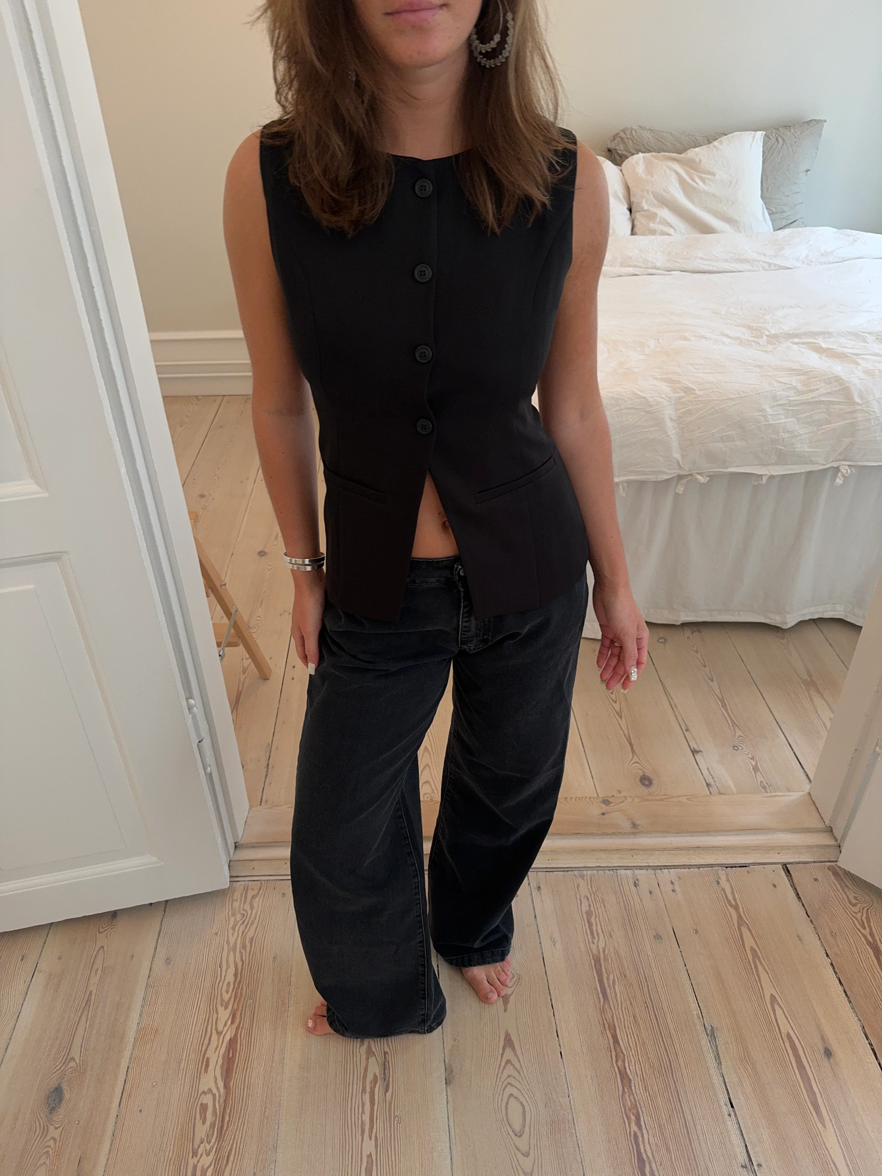Annika vest med knapper - Sort