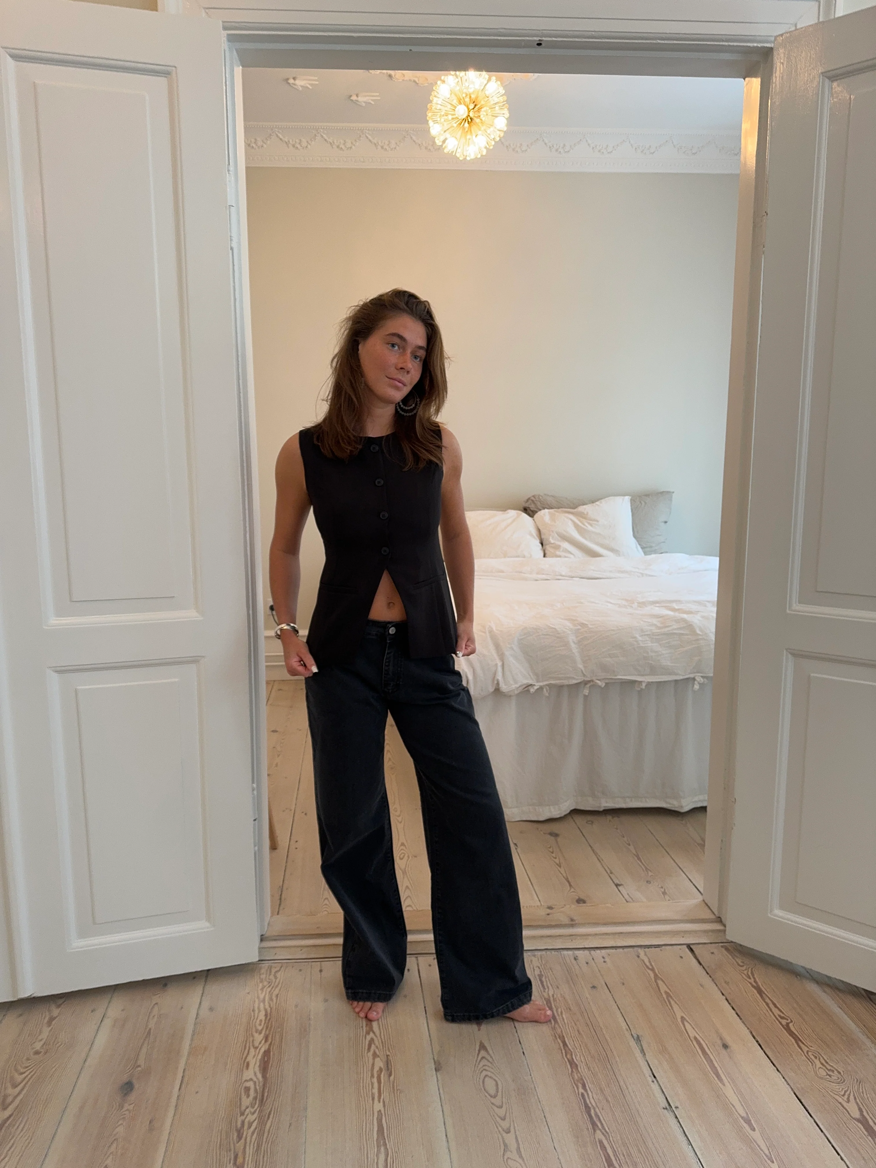 Annika vest med knapper - Sort - Image 5