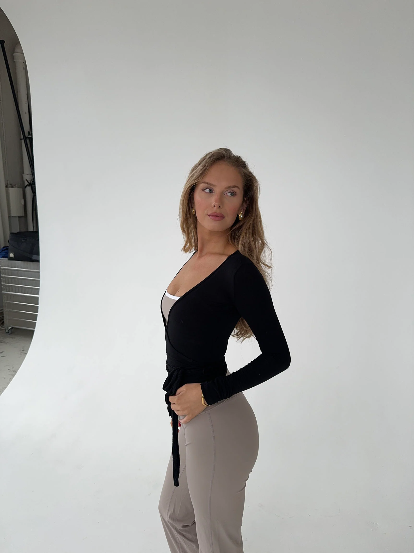 Motion wrap bluse - Jet Black - Image 5