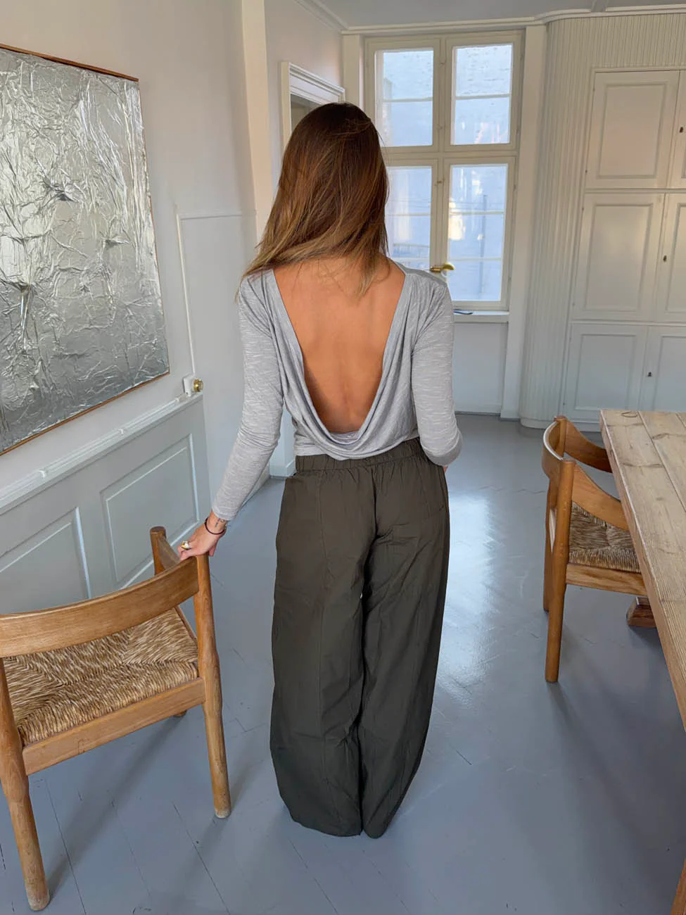 Cornelia bluse med åben ryg - Lysegrå