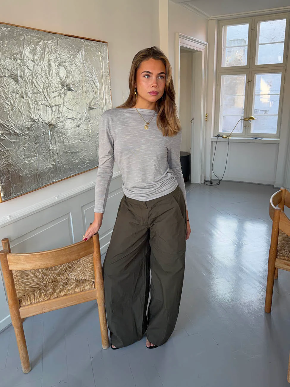 Cornelia bluse med åben ryg - Lysegrå - Image 12