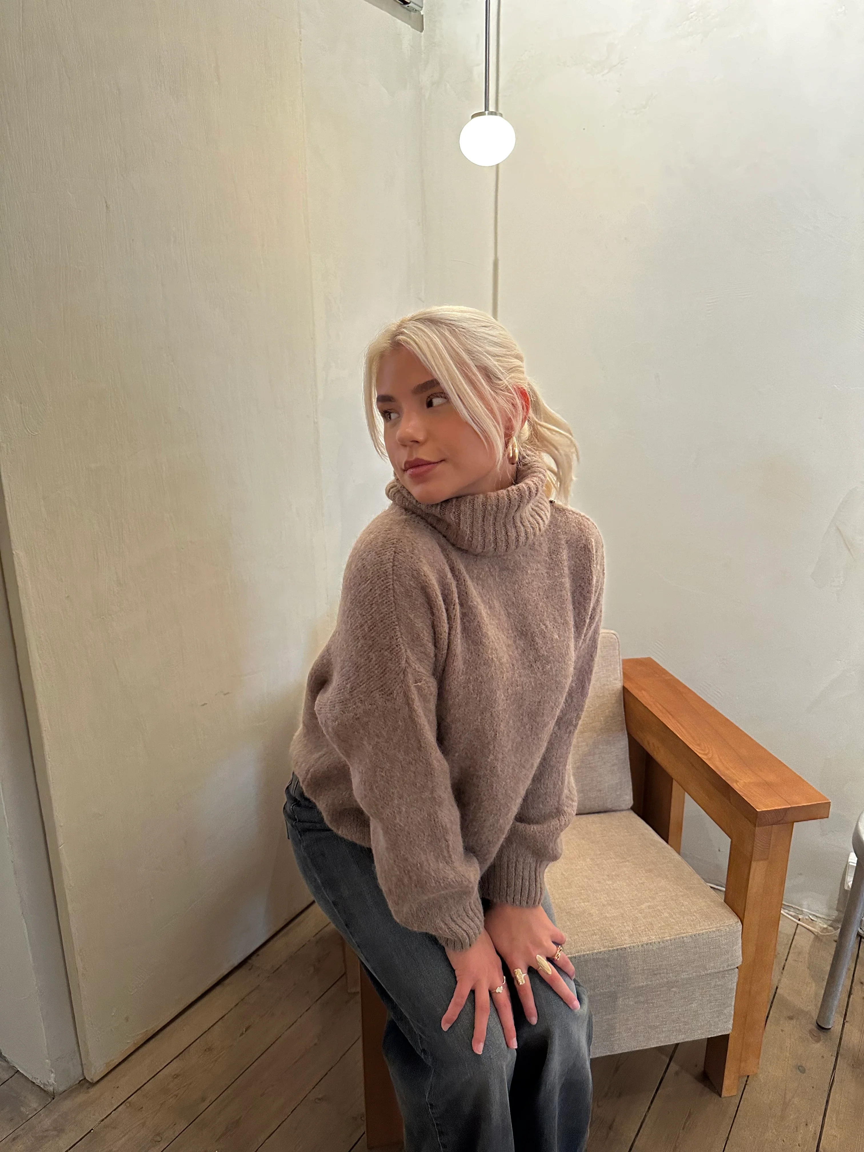 Idun striktrøje med turtleneck  - Brun - Image 11