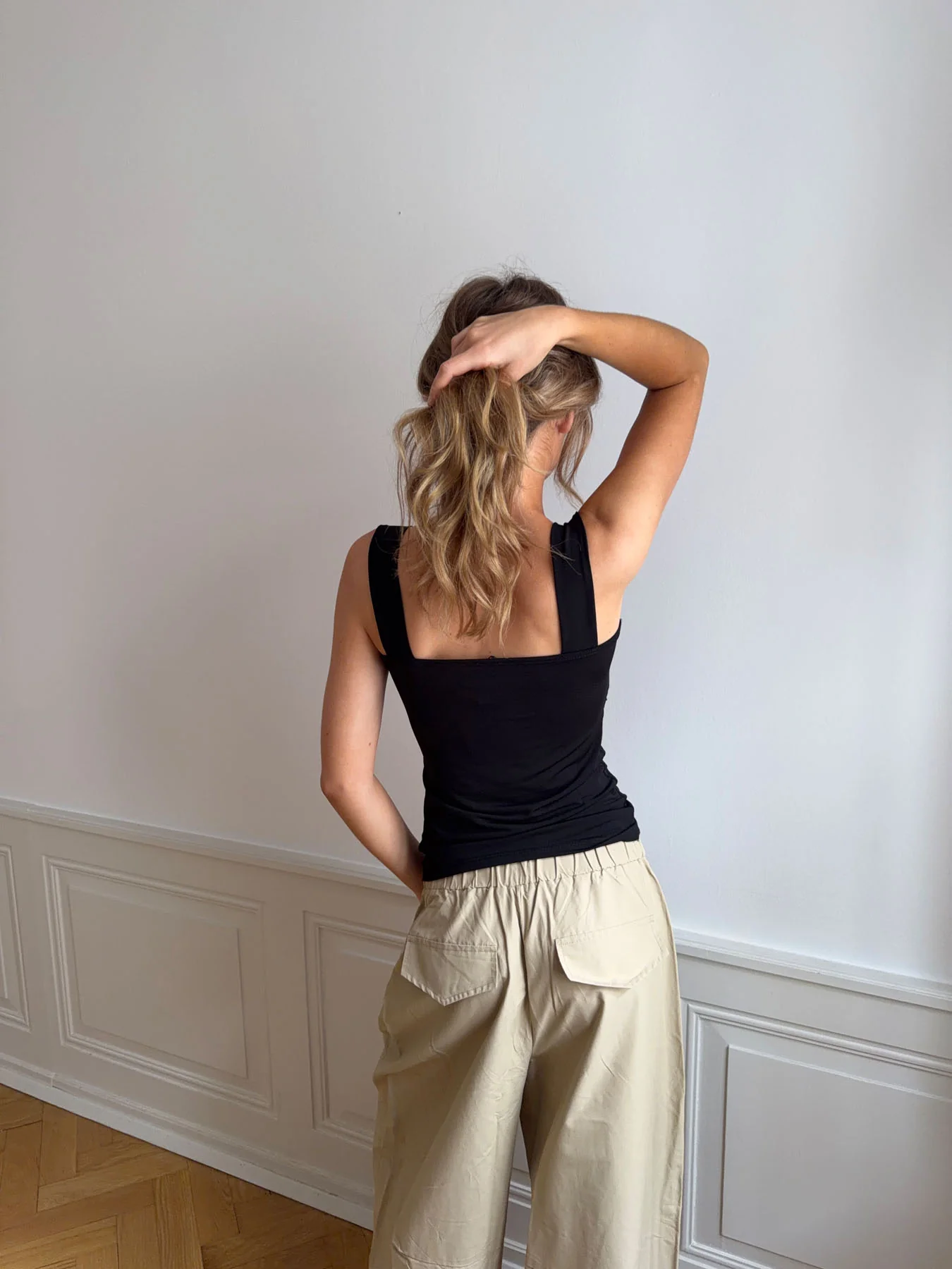 Mandaline tanktop med blondedetalje - Sort - Image 3