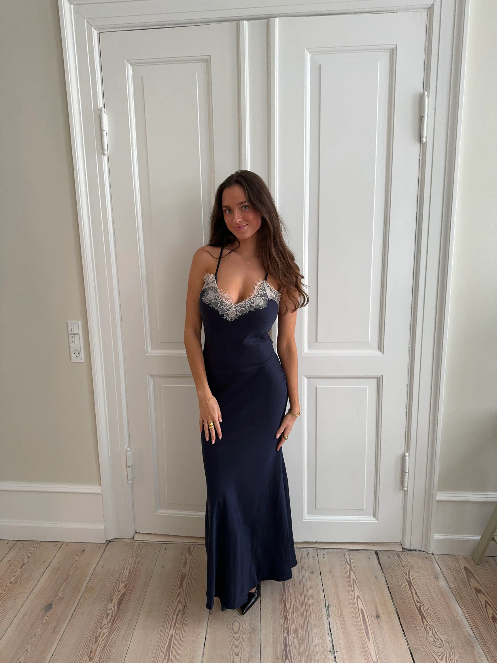 Tena kjole med blondedetaljer - Navy/hvid - Image 13