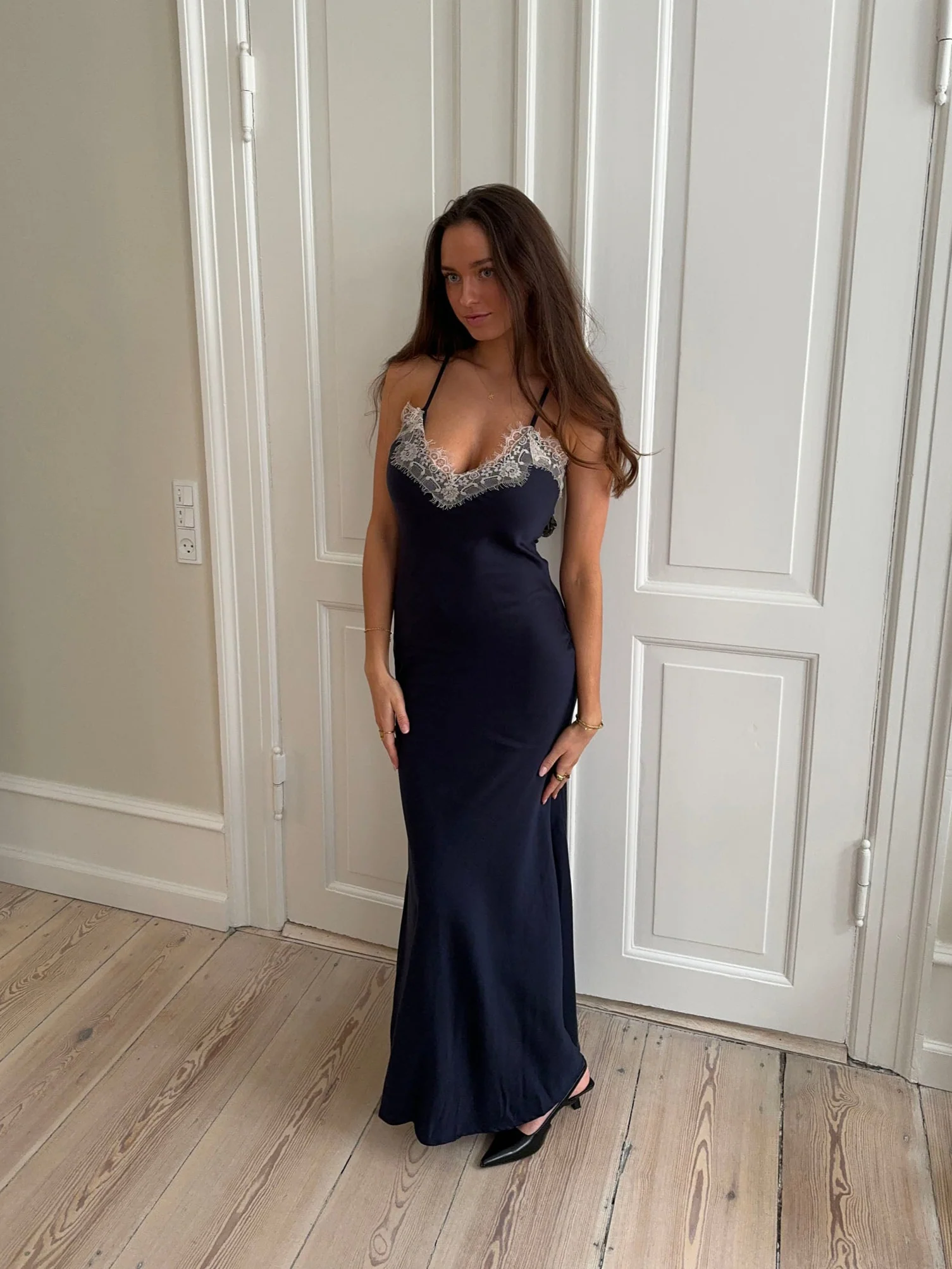 Tena kjole med blondedetaljer - Navy/hvid - Image 2