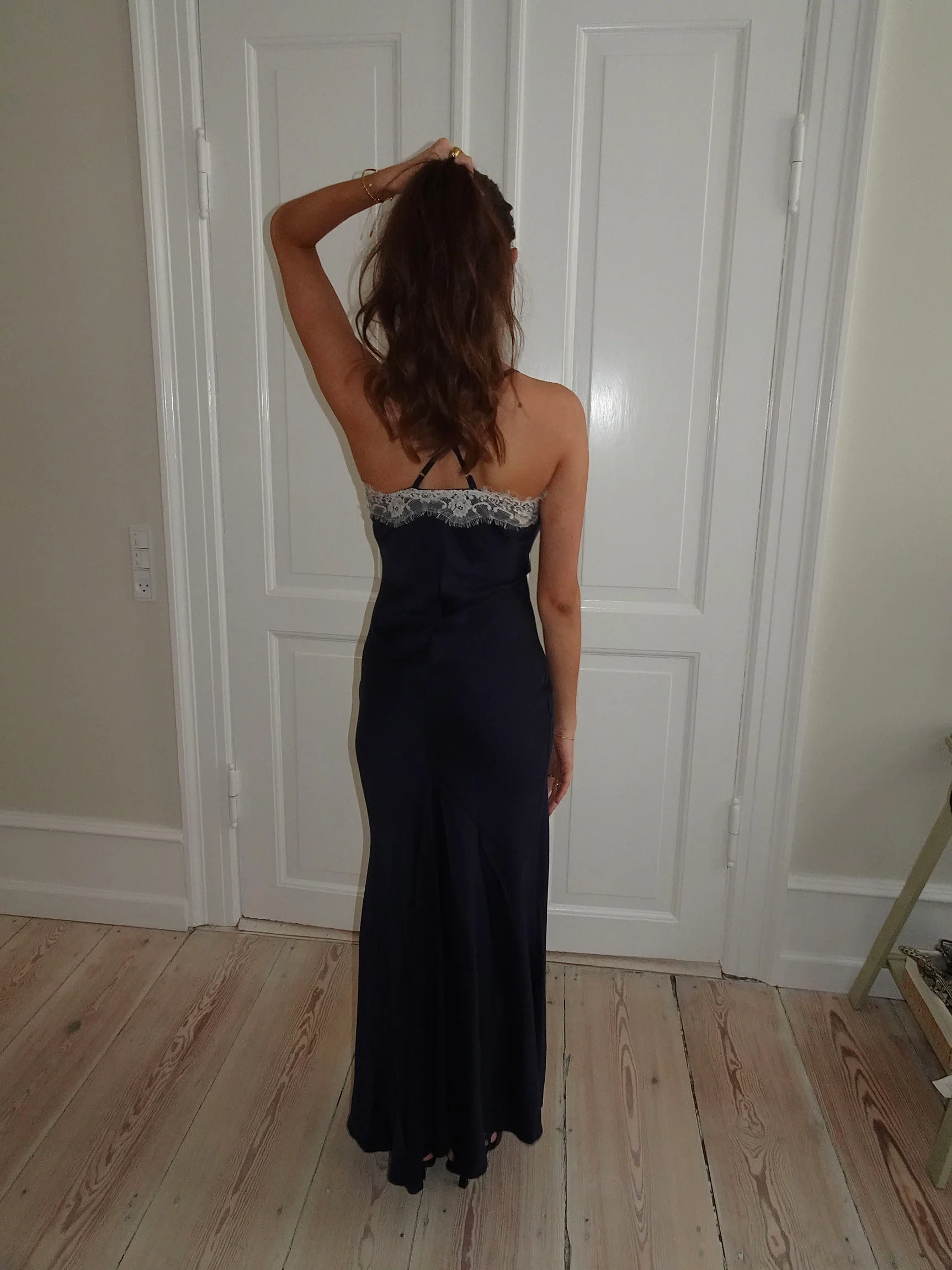 Tena kjole med blondedetaljer - Navy/hvid - Image 5