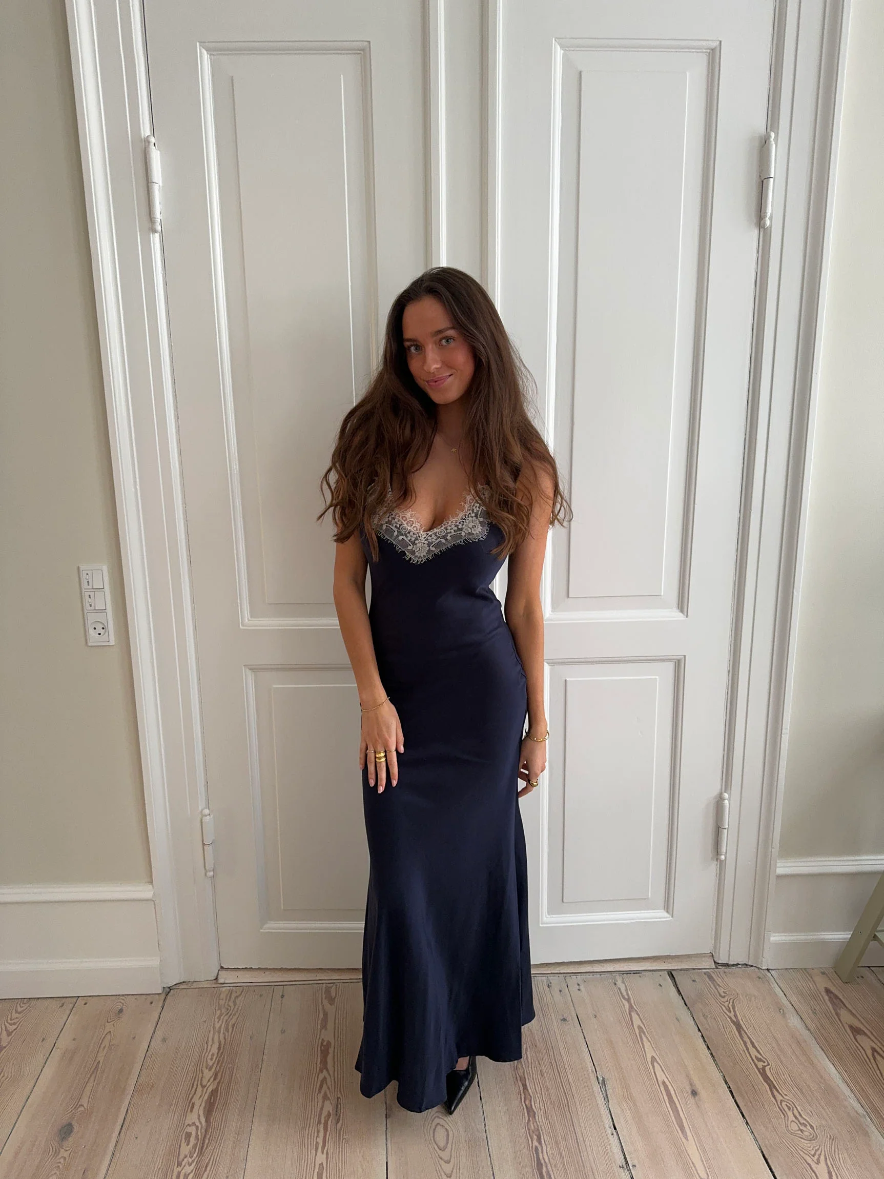 Tena kjole med blondedetaljer - Navy/hvid - Image 7