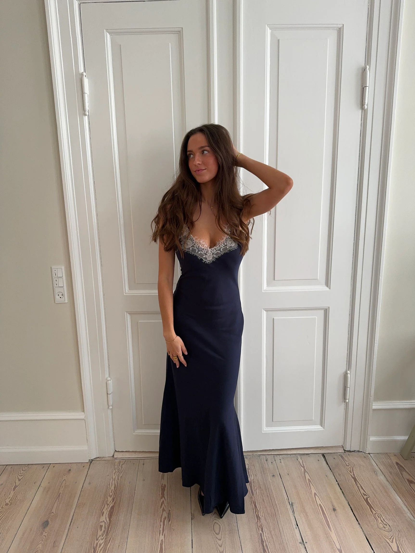 Tena kjole med blondedetaljer - Navy/hvid - Image 8