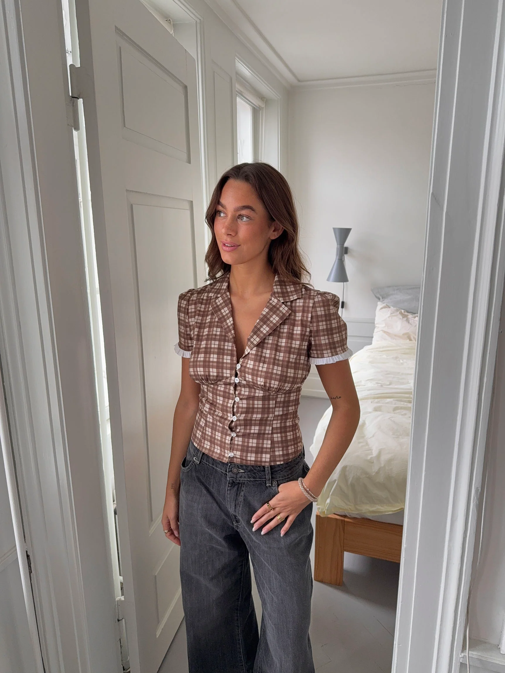 Kassandra figursyet skjorte med tern - Brun/hvid - Image 10