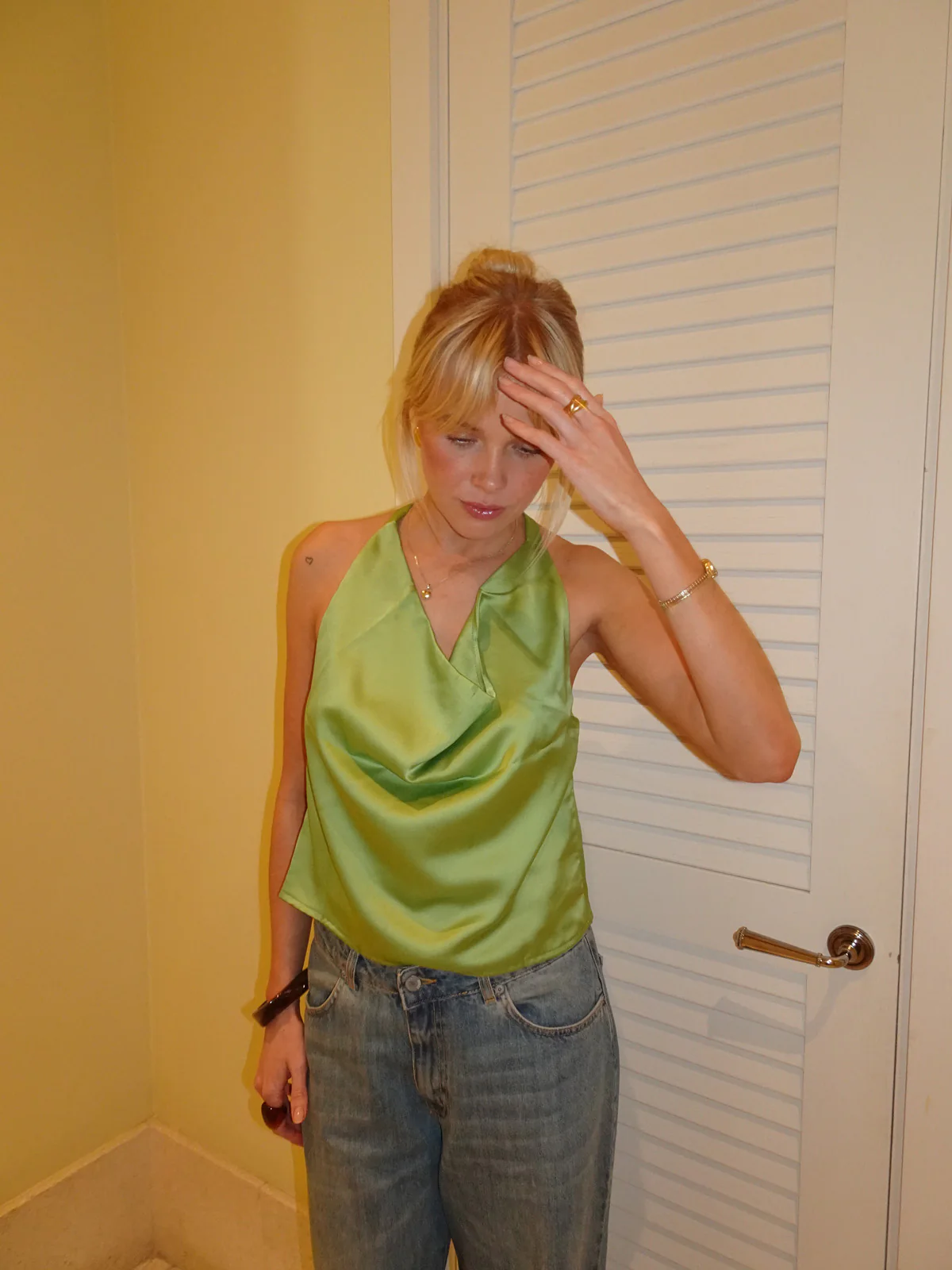 Milena halterneck top i satin - Grøn - Image 12