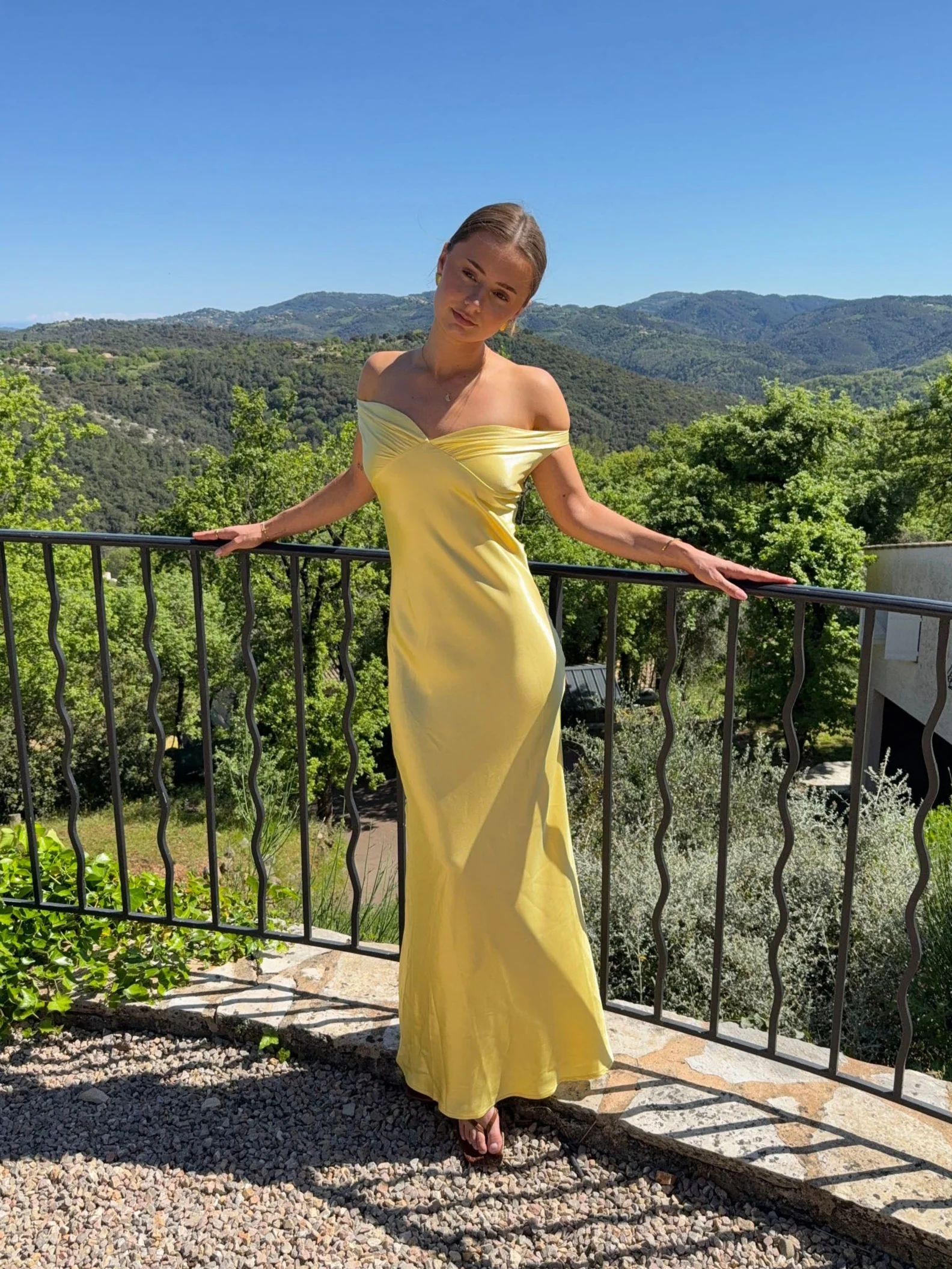 Andie off shoulder satinkjole - Gul - Image 8
